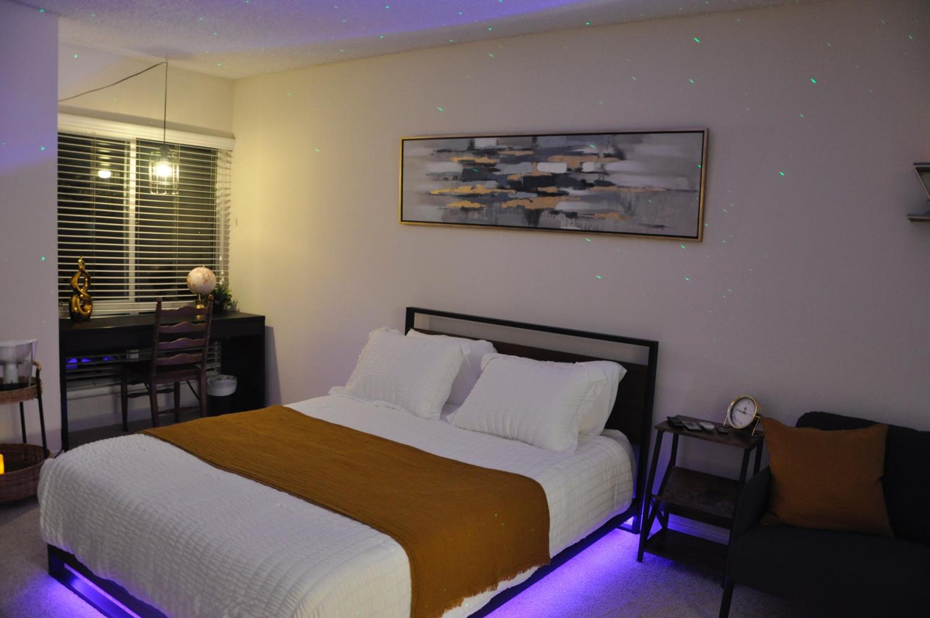 Private Room & Bathroom in Shared Oceanfront Home, Marina del Rey