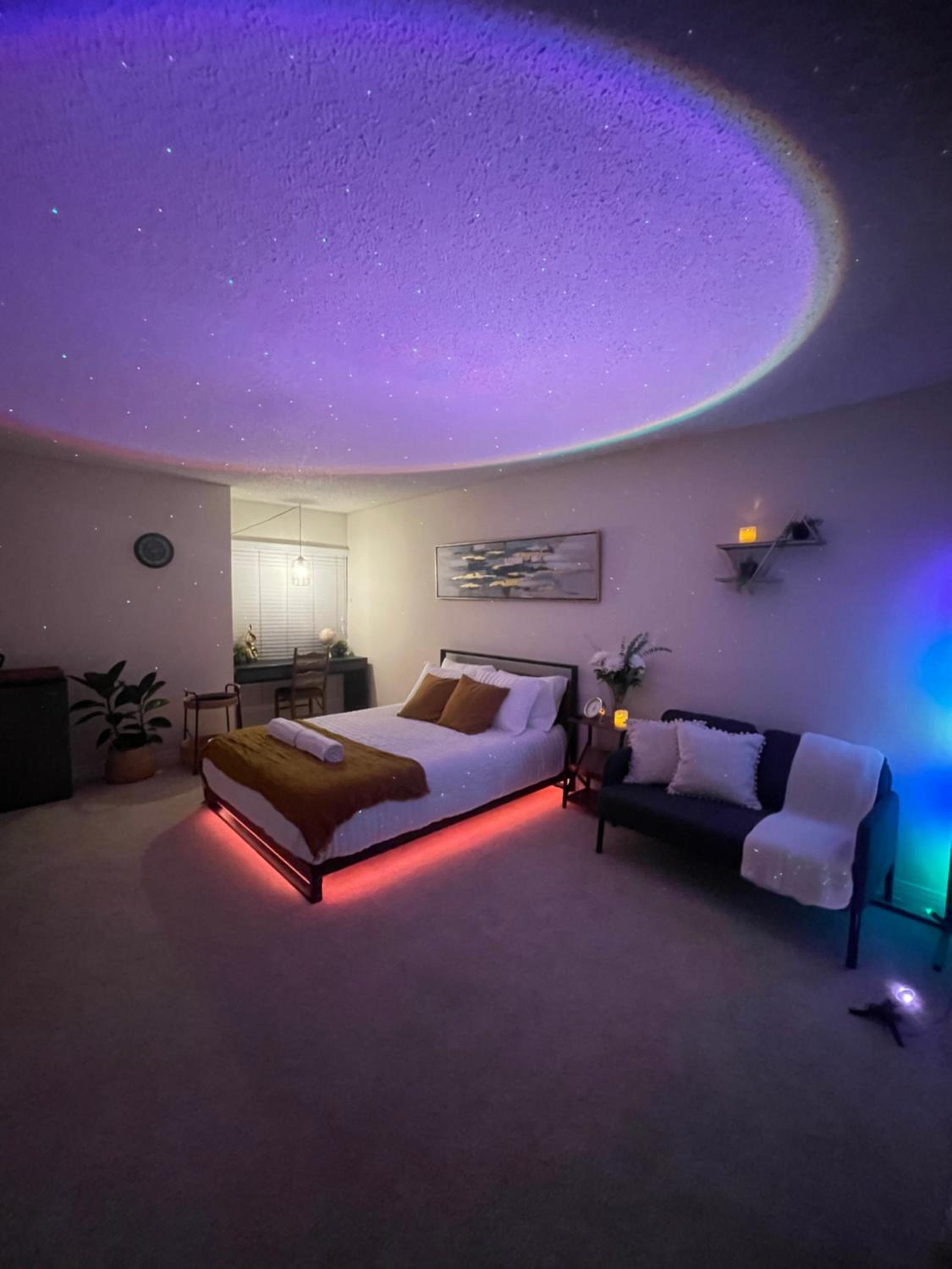 Private Room & Bathroom in Shared Oceanfront Home, Marina del Rey