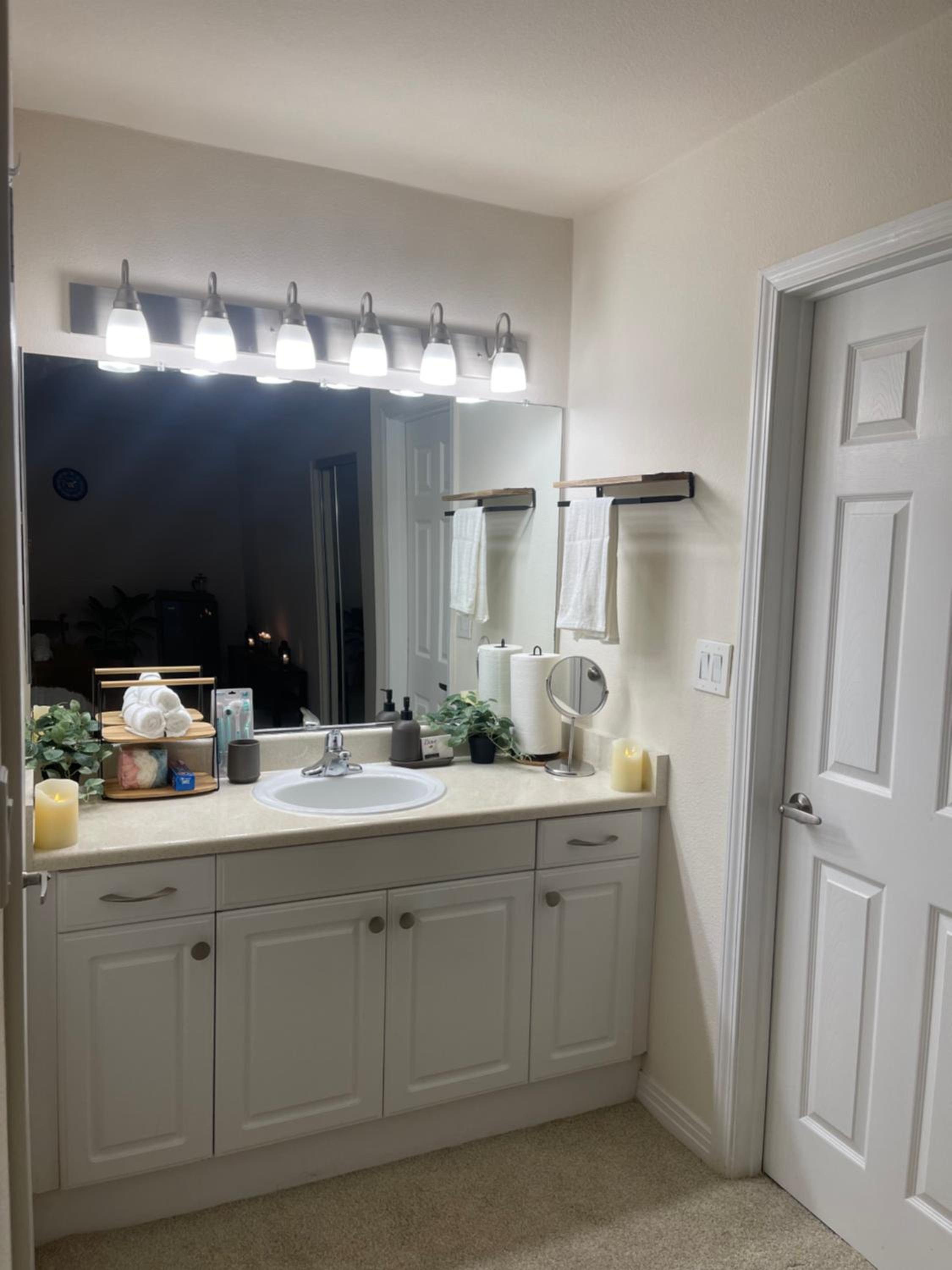 Private Room & Bathroom in Shared Oceanfront Home, Marina del Rey