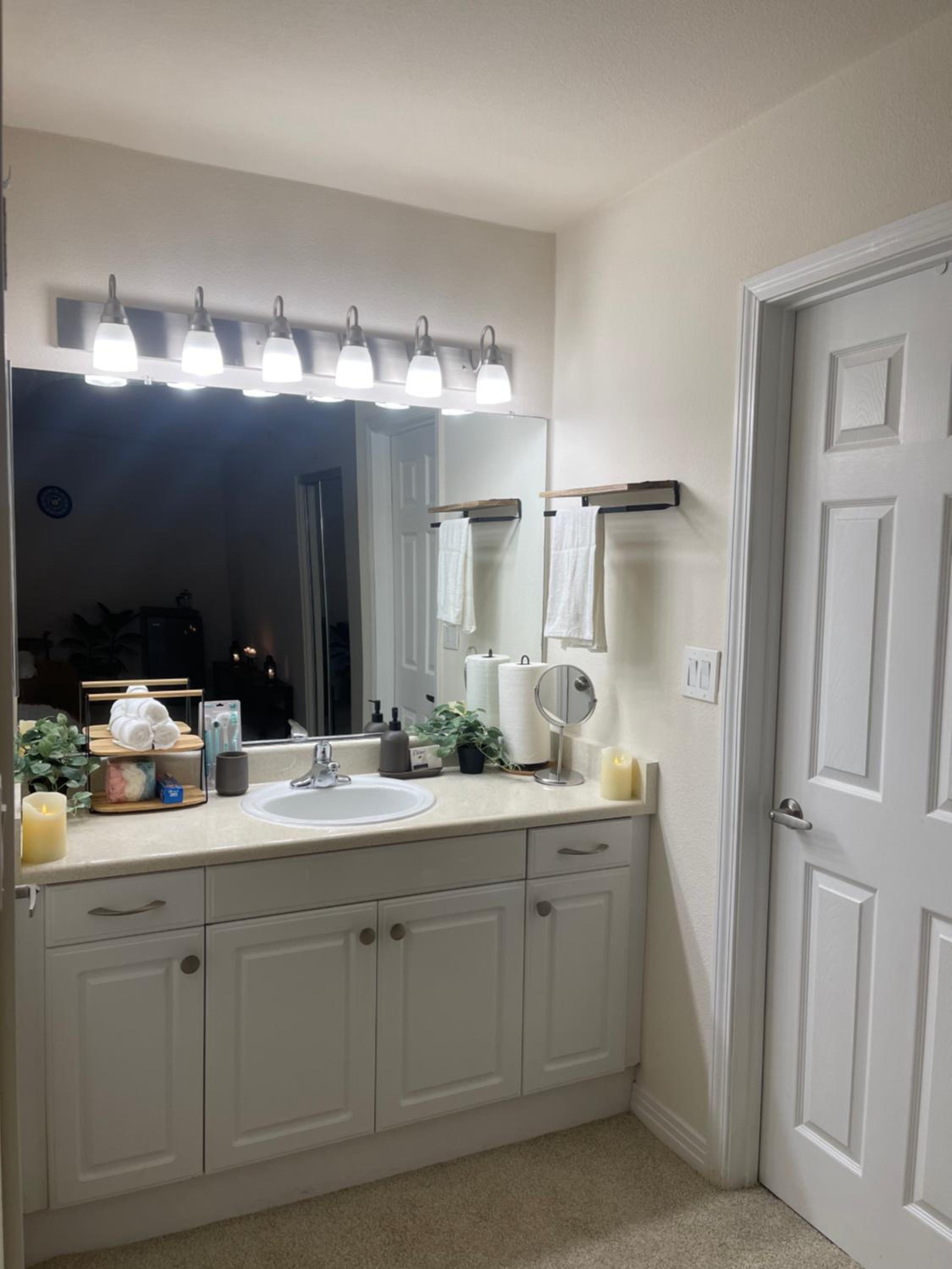 Private Room & Bathroom in Shared Oceanfront Home, Marina del Rey