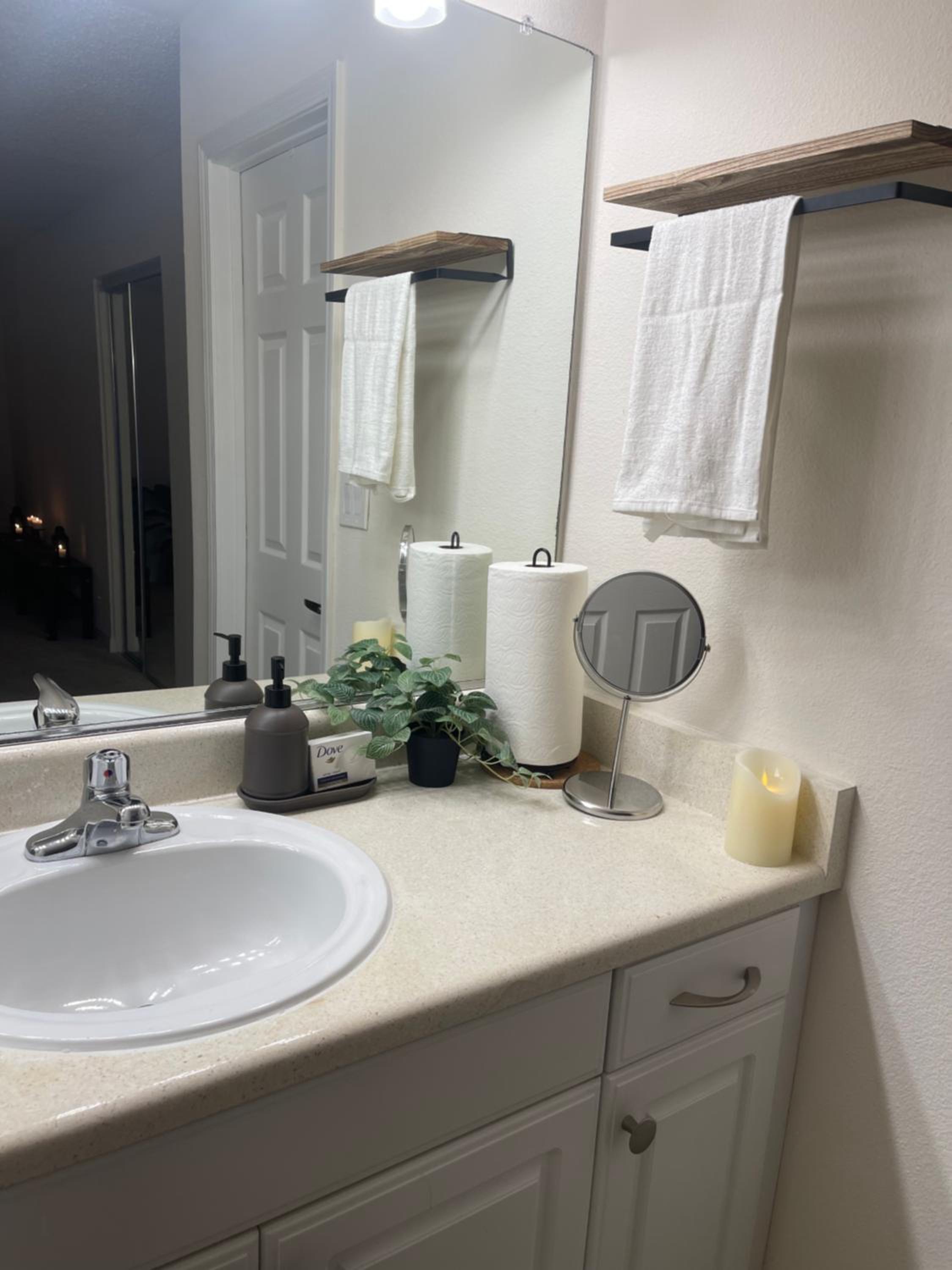 Private Room & Bathroom in Shared Oceanfront Home, Marina del Rey