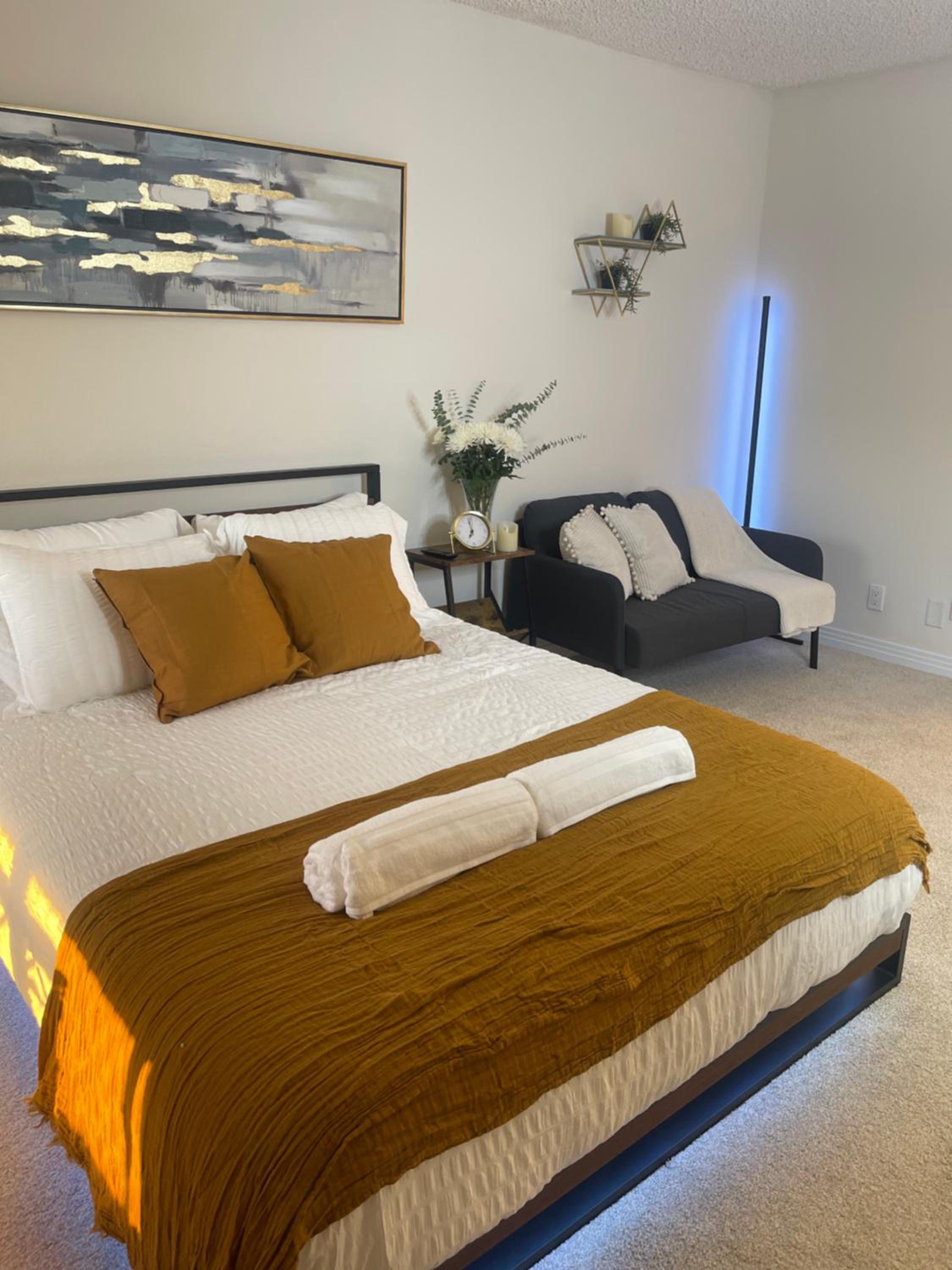 Private Room & Bathroom in Shared Oceanfront Home, Marina del Rey