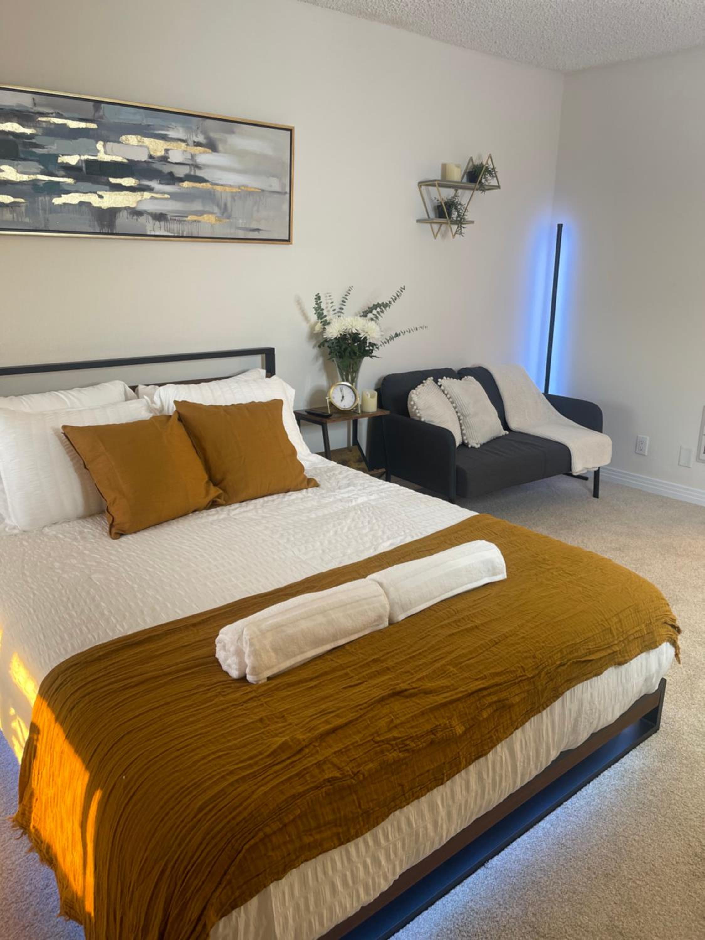 Private Room & Bathroom in Shared Oceanfront Home, Marina del Rey