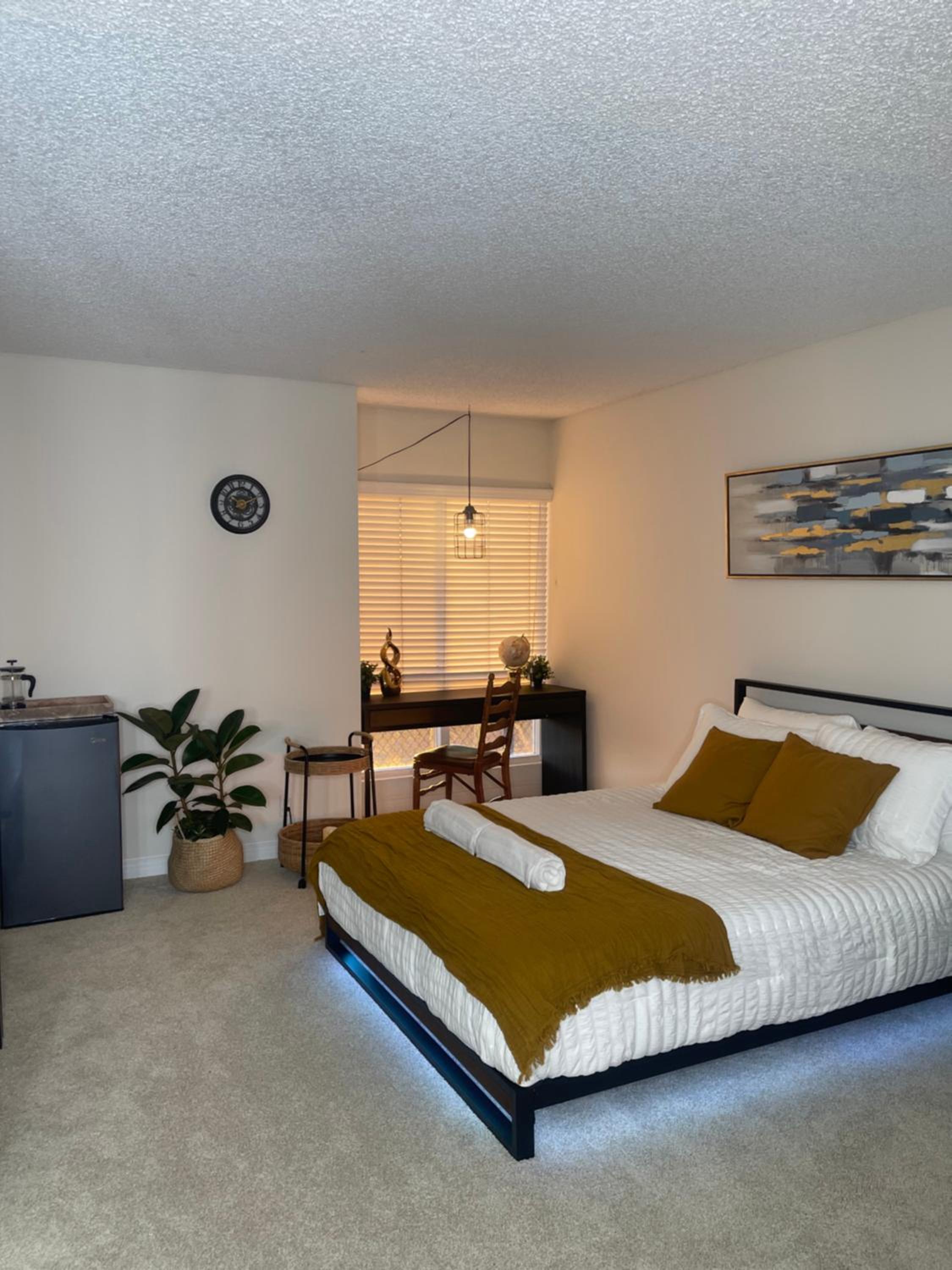 Private Room & Bathroom in Shared Oceanfront Home, Marina del Rey