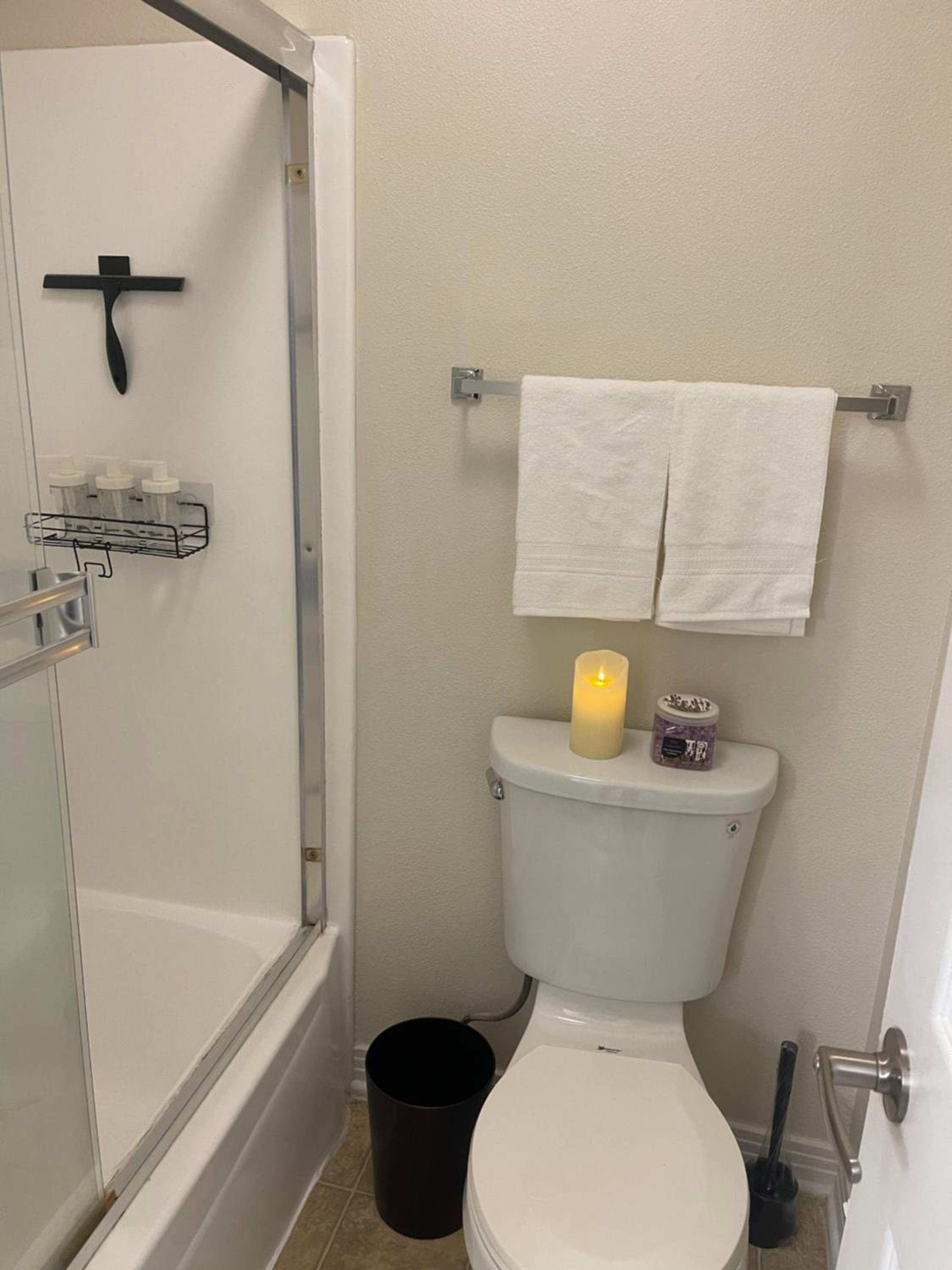 Private Room & Bathroom in Shared Oceanfront Home, Marina del Rey