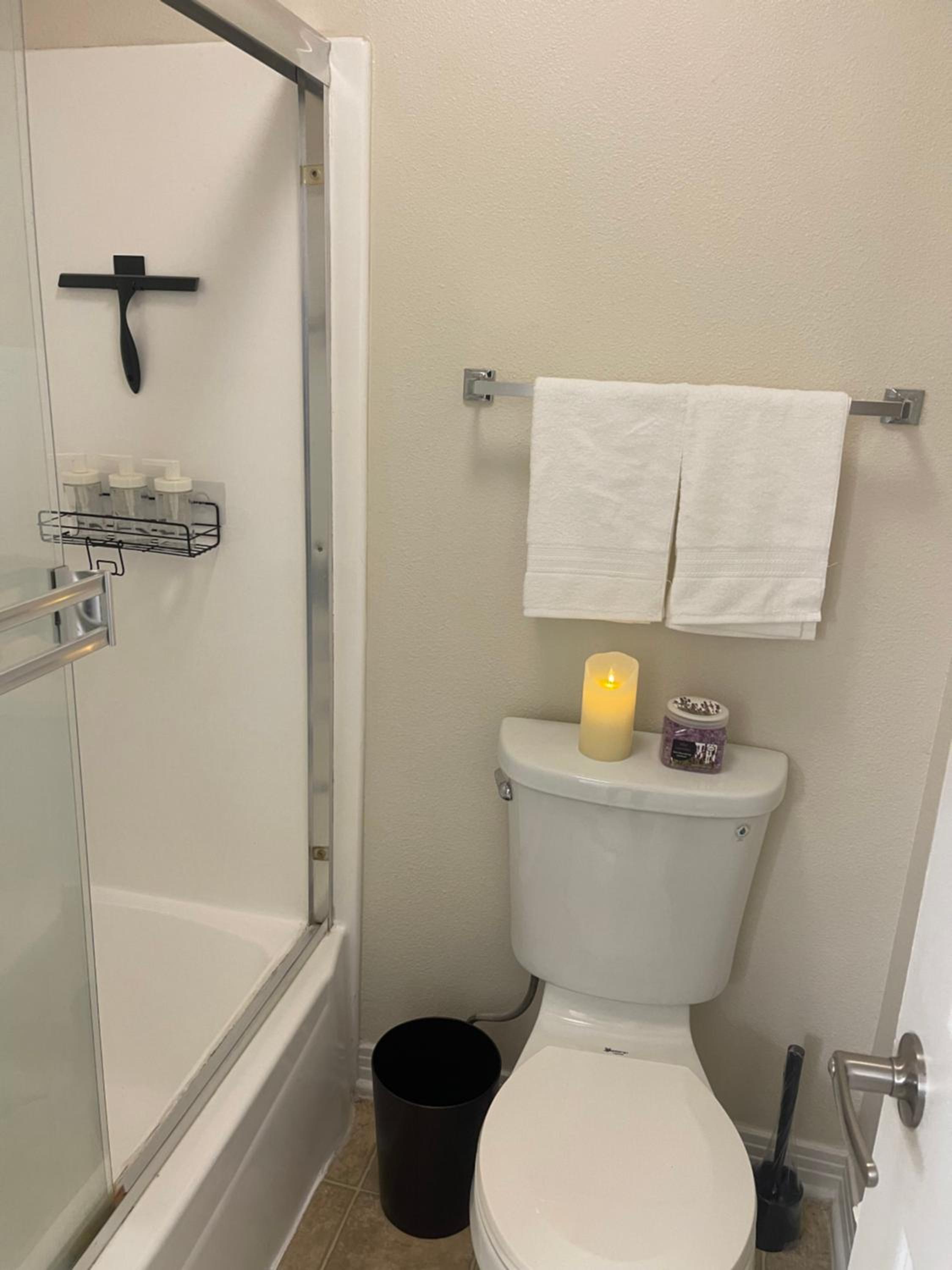 Private Room & Bathroom in Shared Oceanfront Home, Marina del Rey