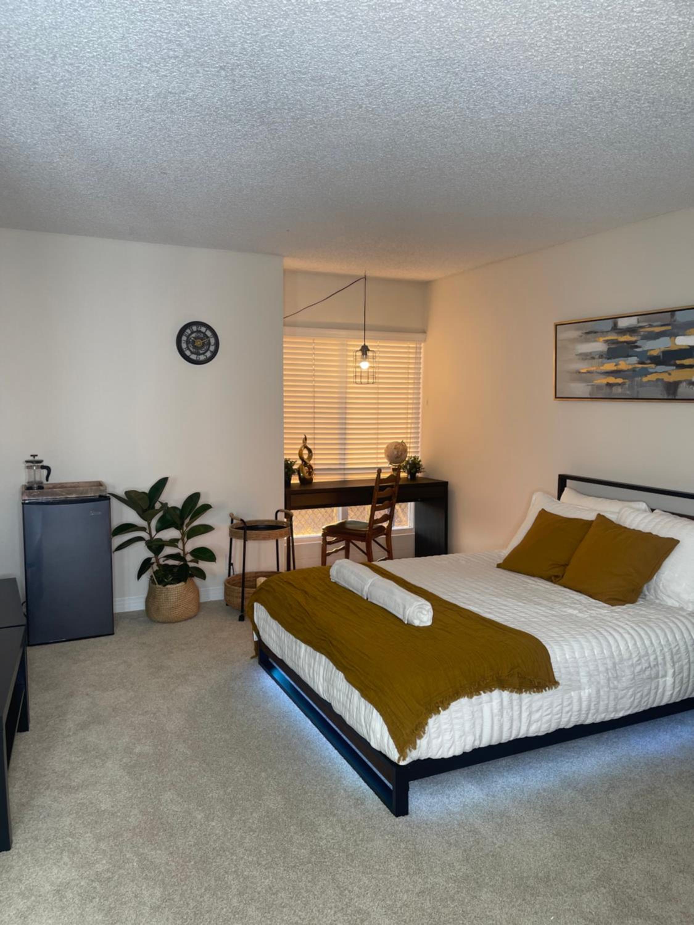 Private Room & Bathroom in Shared Oceanfront Home, Marina del Rey