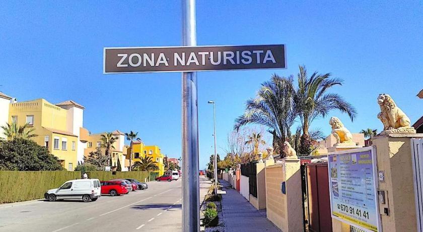 Estudio en Urbanización naturista con piscina junto al mar