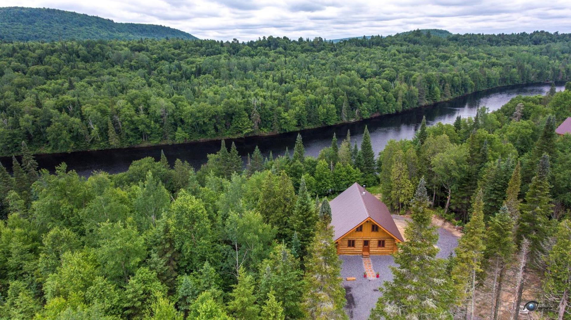 Chalet bois rond aux paysages uniques avec Spa !