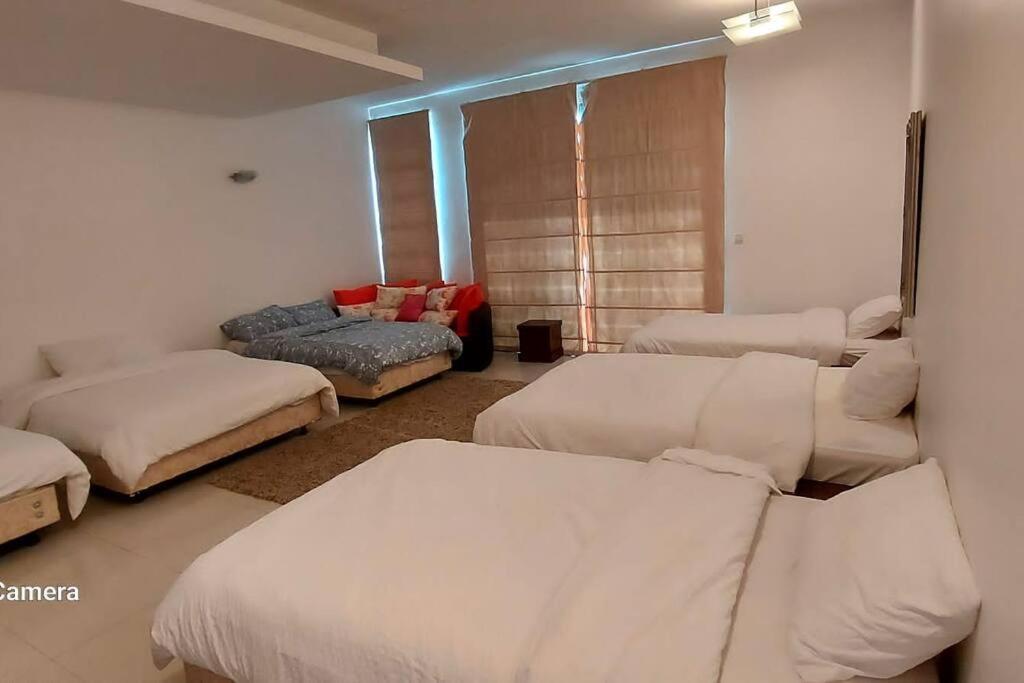 Family friendly house in Bahrian