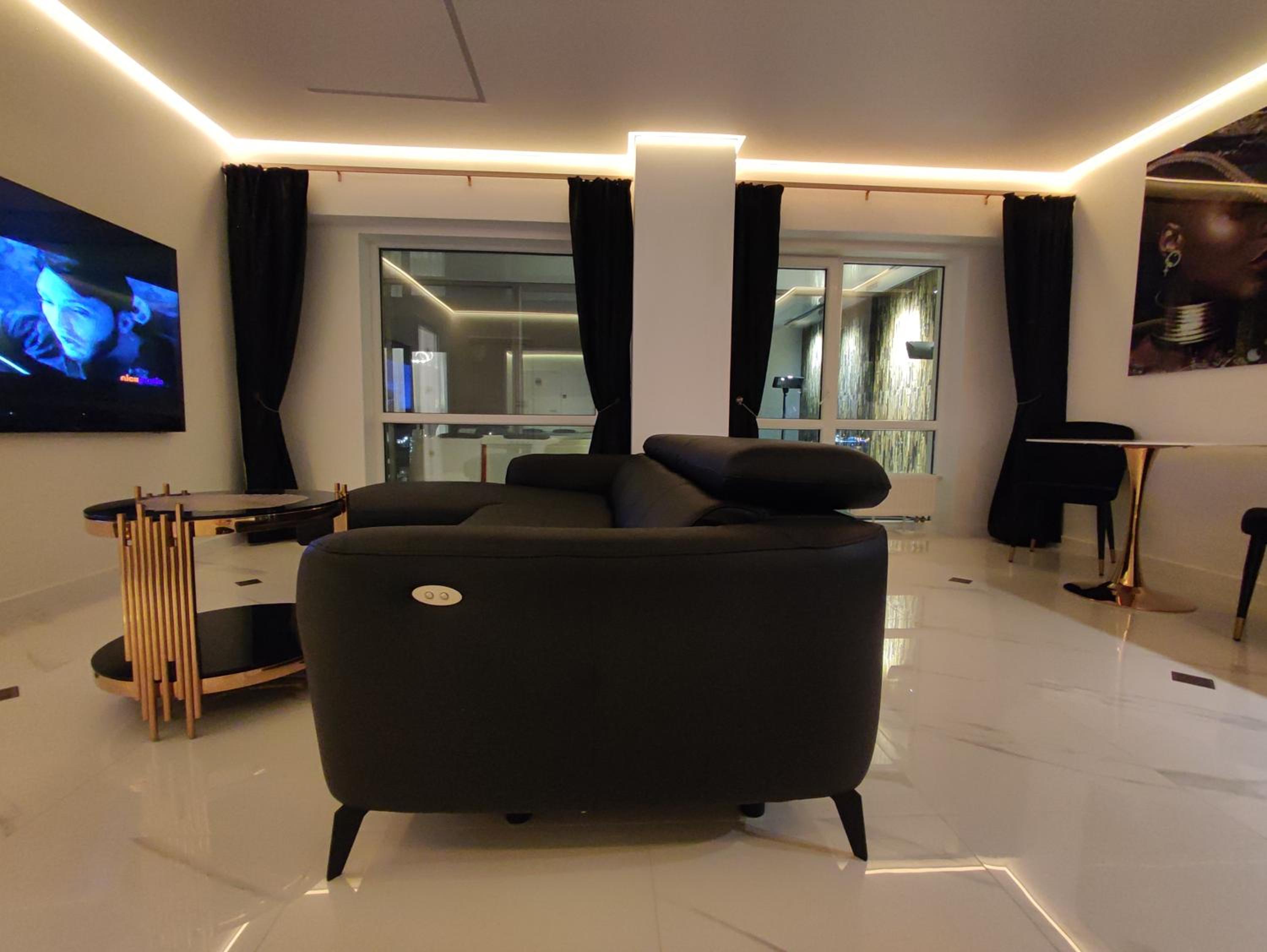 Premium Sky Jacuzzi Apartment