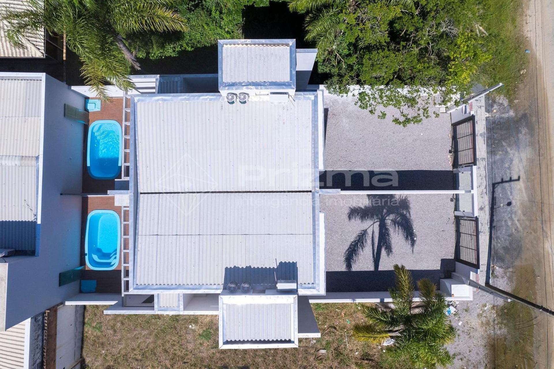 Lindo duplex geminado na Praia de Mariscal.