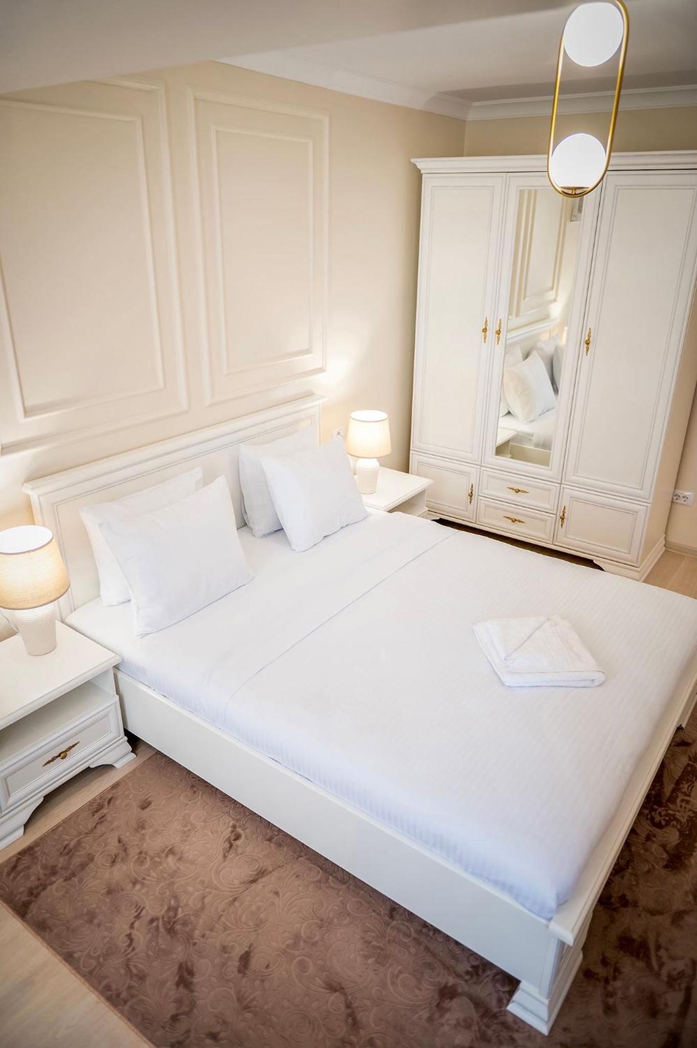 Apartament Zafi Lakeview by Sunny Mamaia view 2