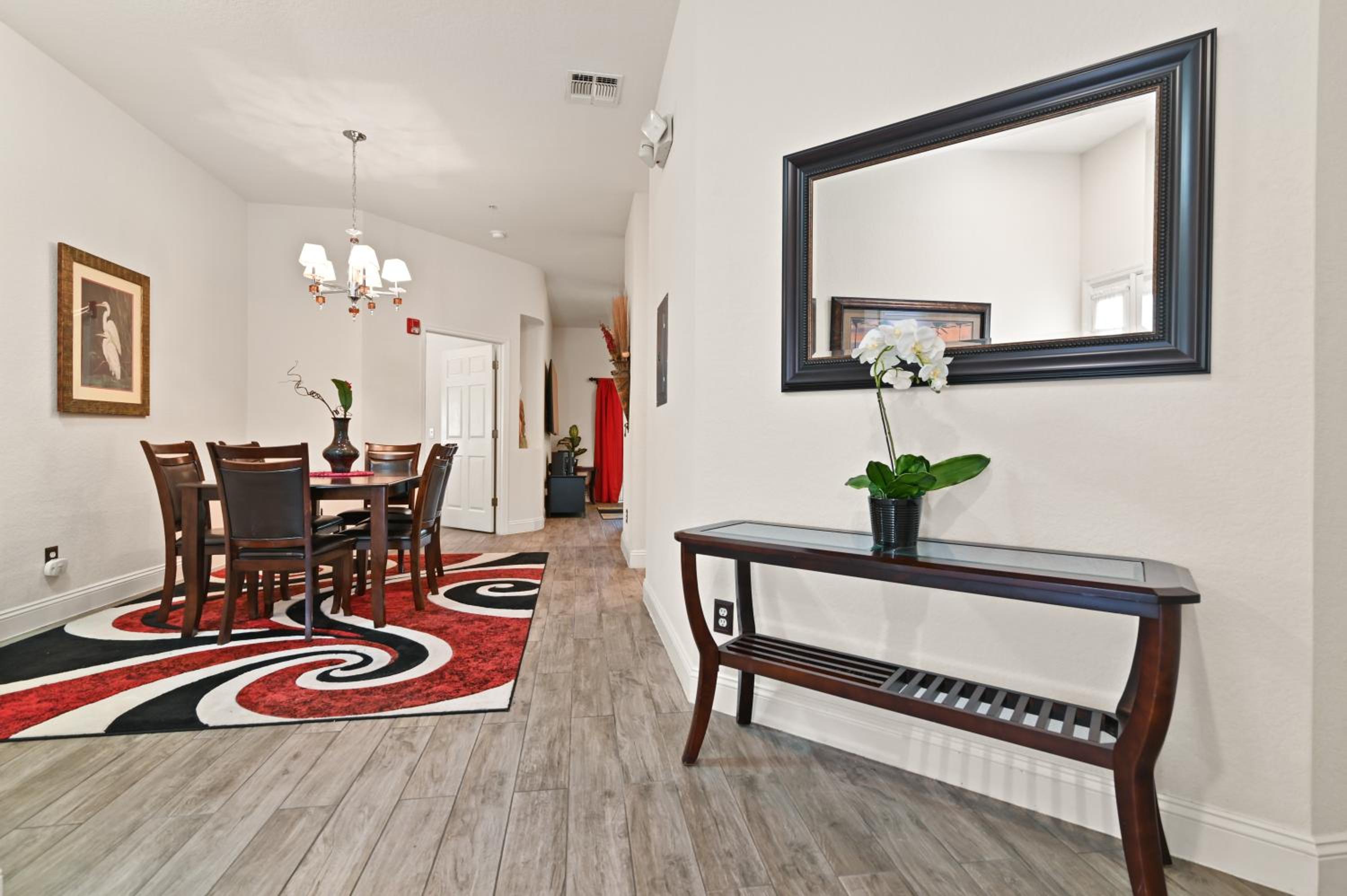 Cristina's Tropical Villa/ Just minutes from Disney! view 4
