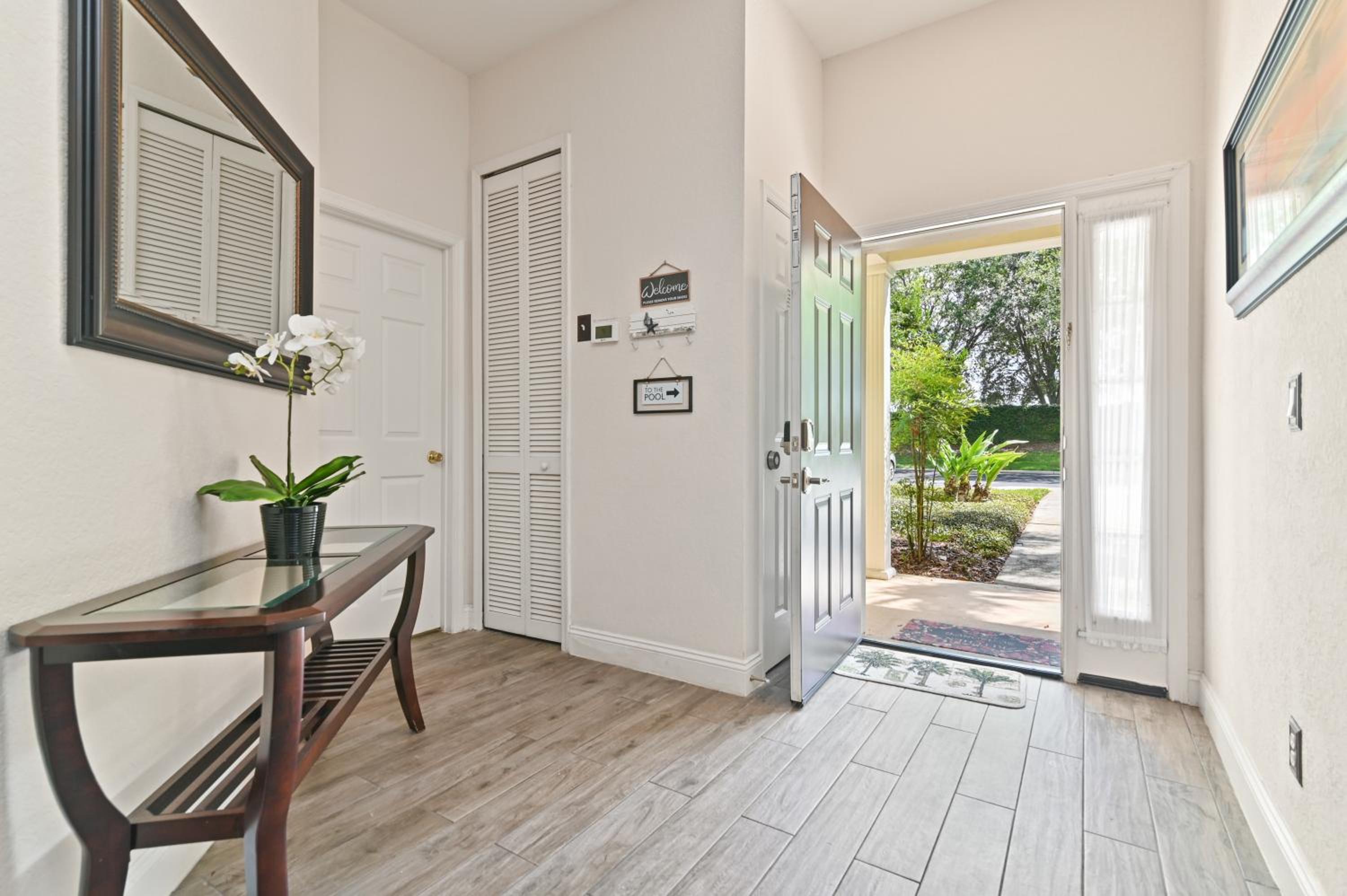 Cristina's Tropical Villa/ Just minutes from Disney! view 3