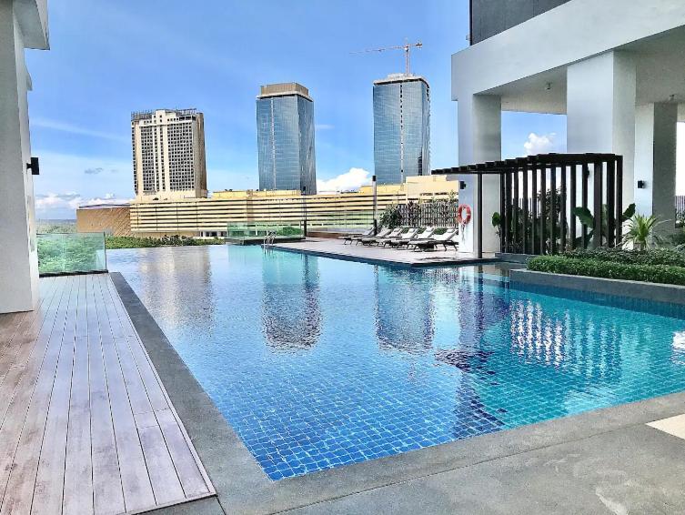 Mid Valley Southkey Mall - 24-7 Support - Netflix - Infinity Pool
