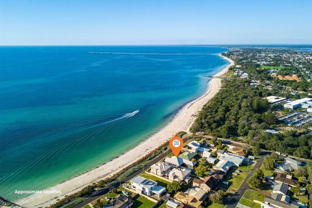 THE DECK HOUSE - Beautiful Busselton Beachfront