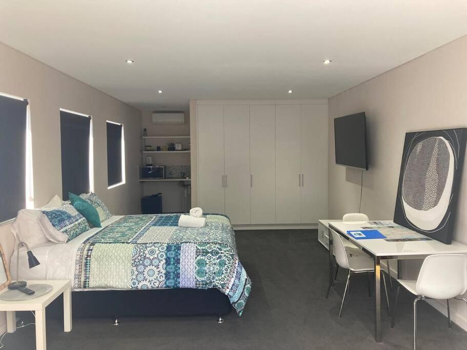 THE DECK HOUSE - Beautiful Busselton Beachfront