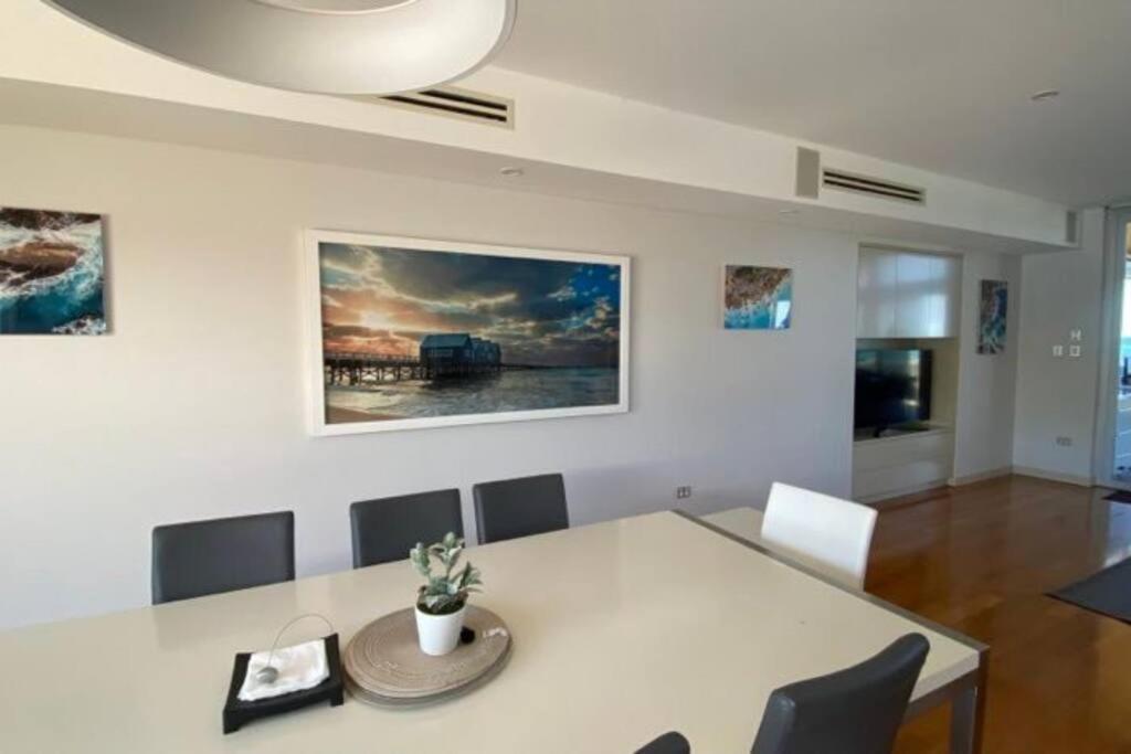 THE DECK HOUSE - Beautiful Busselton Beachfront