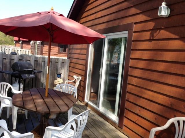 Sandy Shore Cottages Luxury Resort on Rice Lake