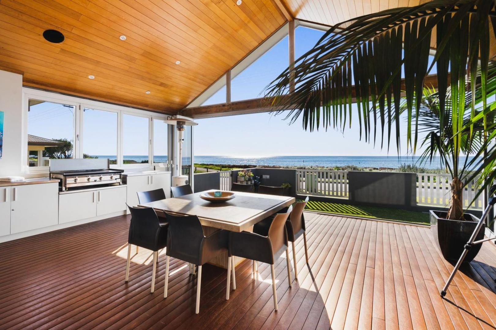 THE DECK HOUSE - Beautiful Busselton Beachfront