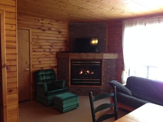 Sandy Shore Cottages Luxury Resort on Rice Lake