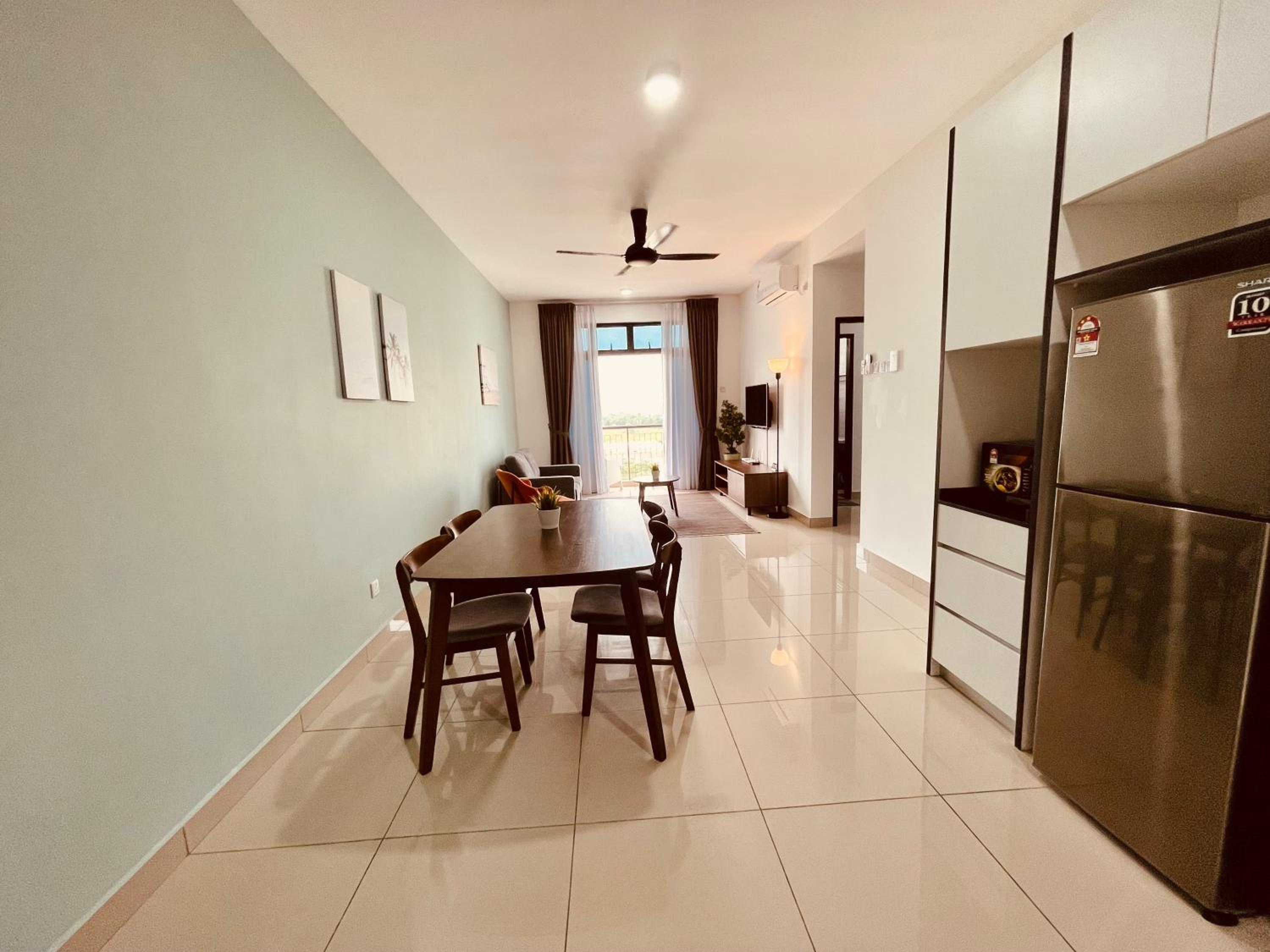 Desaru Central Apartment w Pool,CinemaScreen,Netflix & WiFi view 3