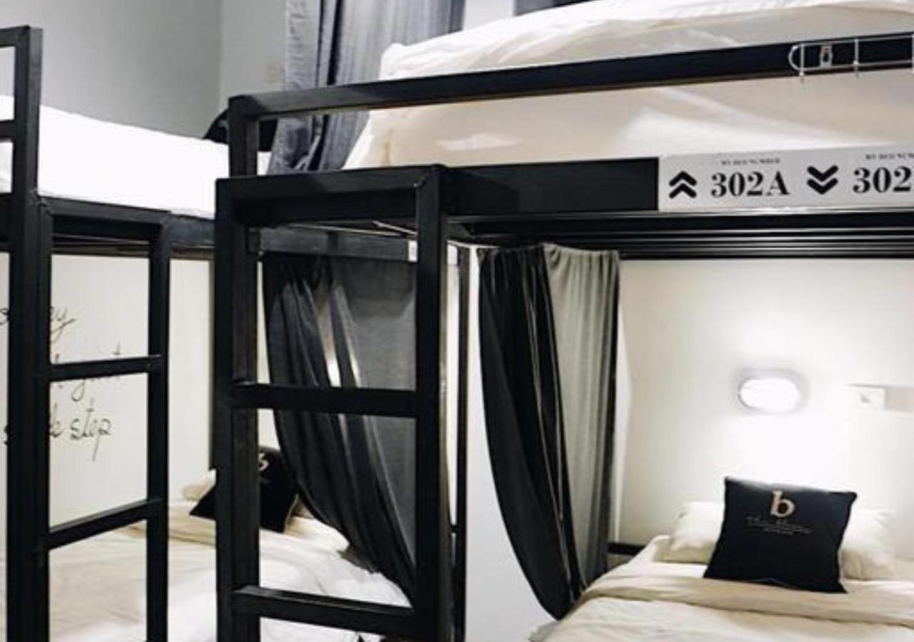 BLOOMZ HOSTEL
