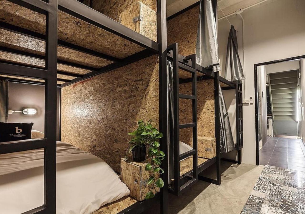 BLOOMZ HOSTEL