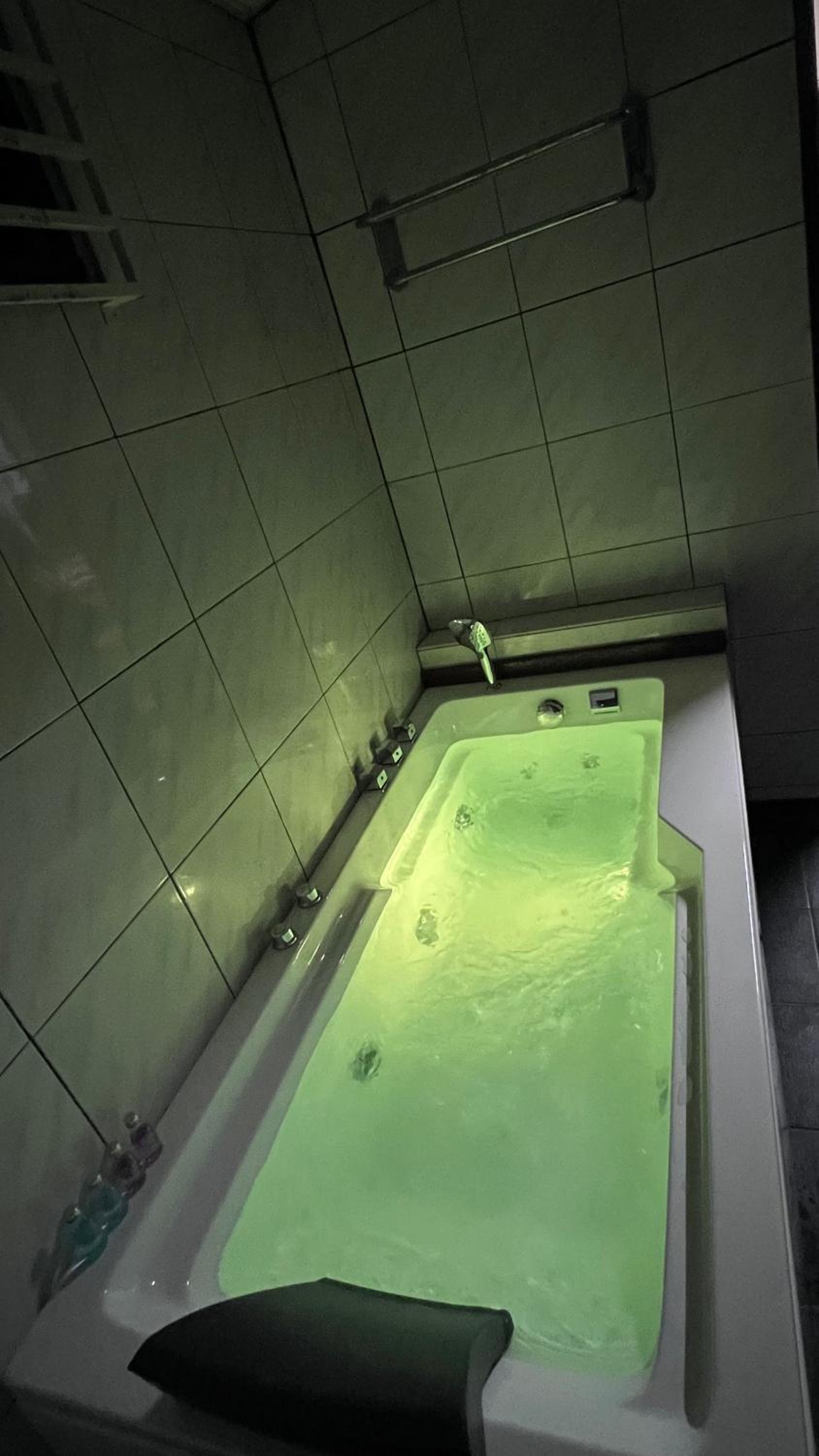 HERITAGE D'CENANG with Jacuzzi Spa photo 8