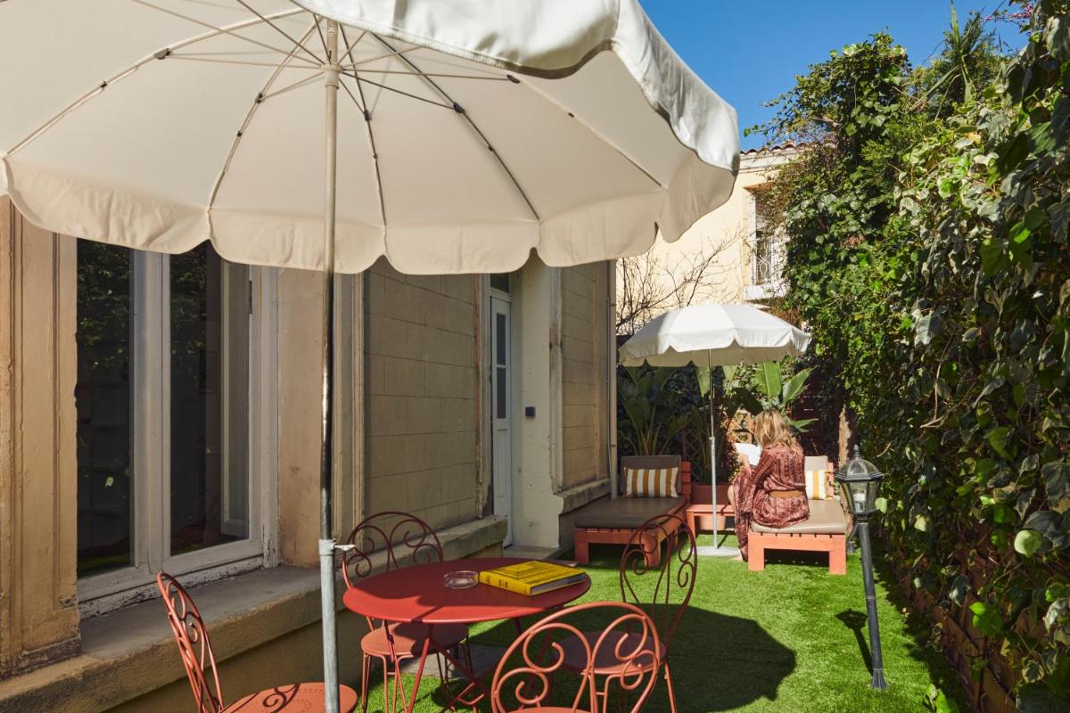 outdoor BBQ area