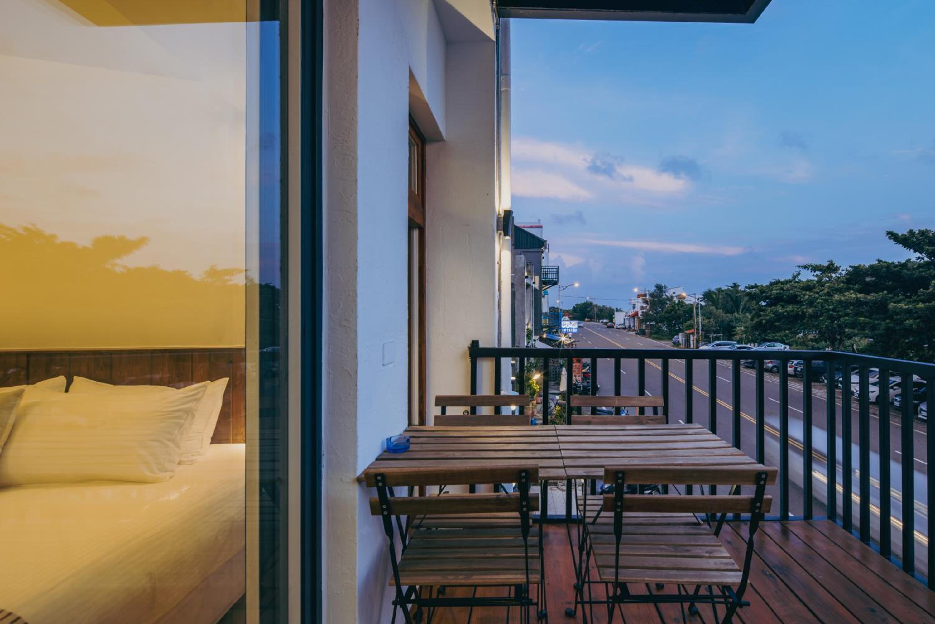 Chuanfanrock Haku Beach Days Inn