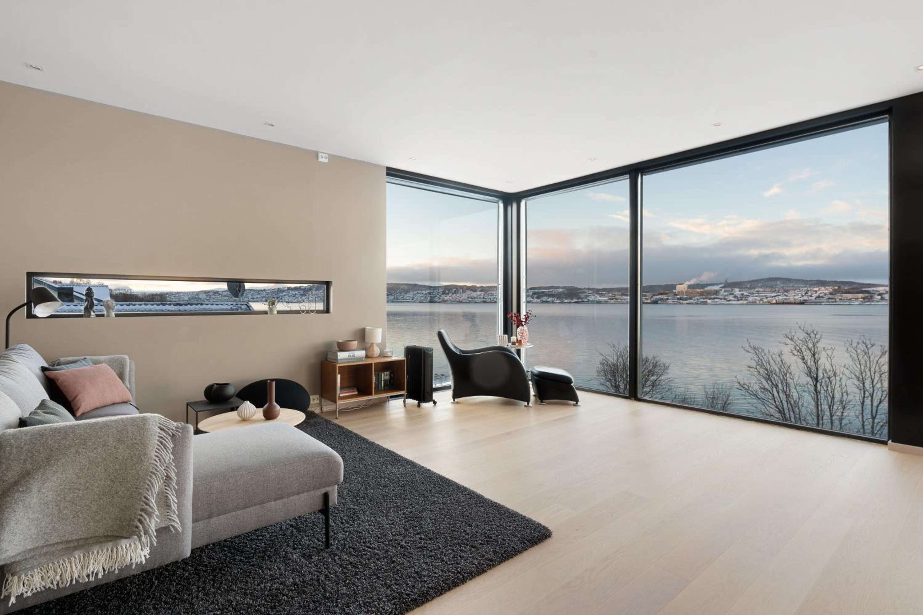 Oceanfront penthouse duplex wamazing view!