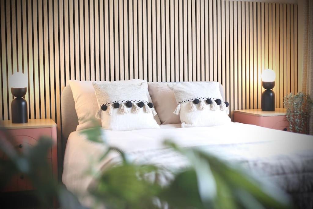 xxBrand Newxx sleeps 8, stylish japandi house view 2