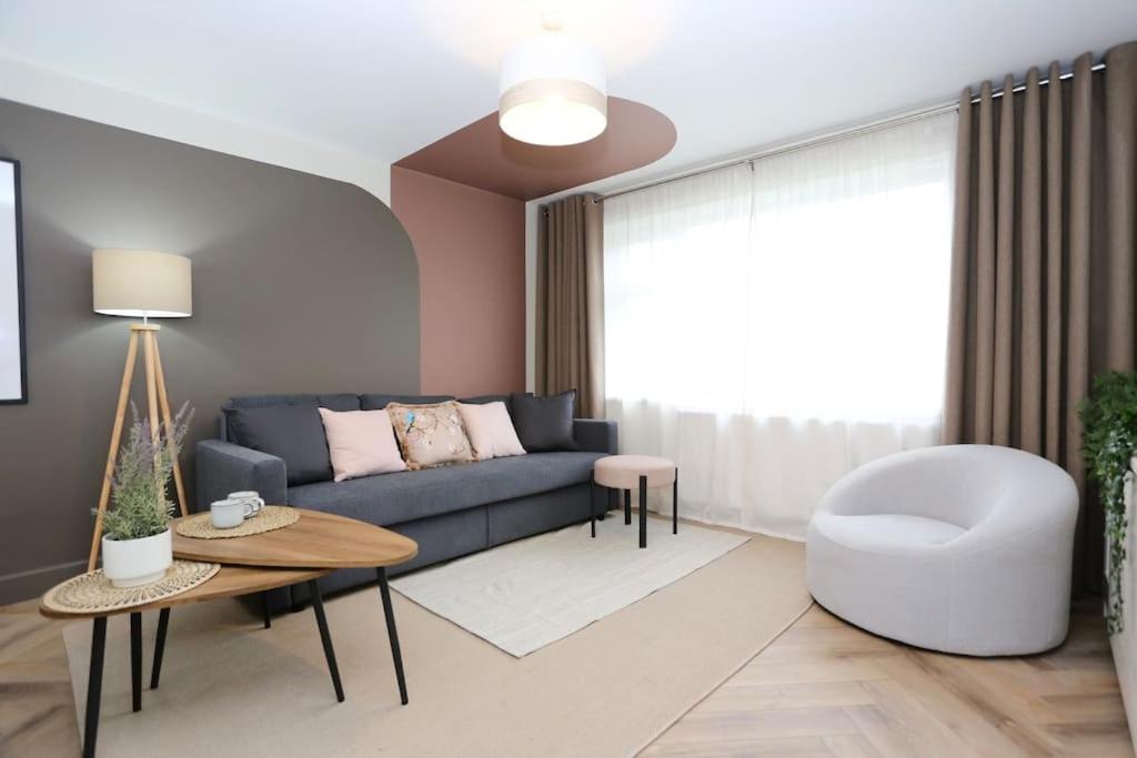 xxBrand Newxx sleeps 8, stylish japandi house view 3