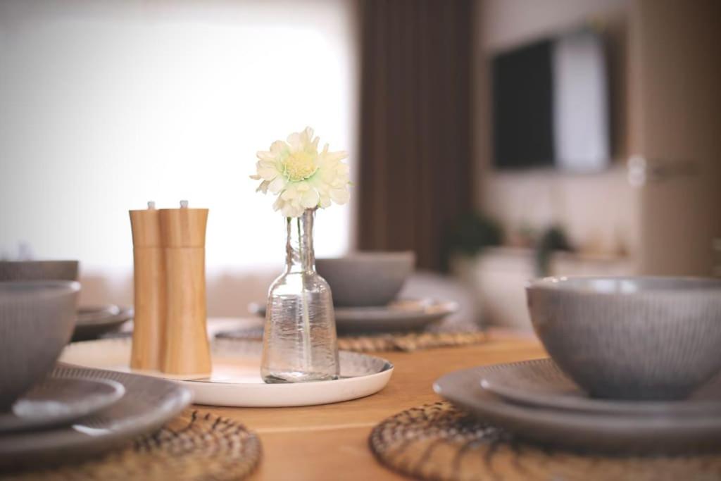 xxBrand Newxx sleeps 8, stylish japandi house view 4