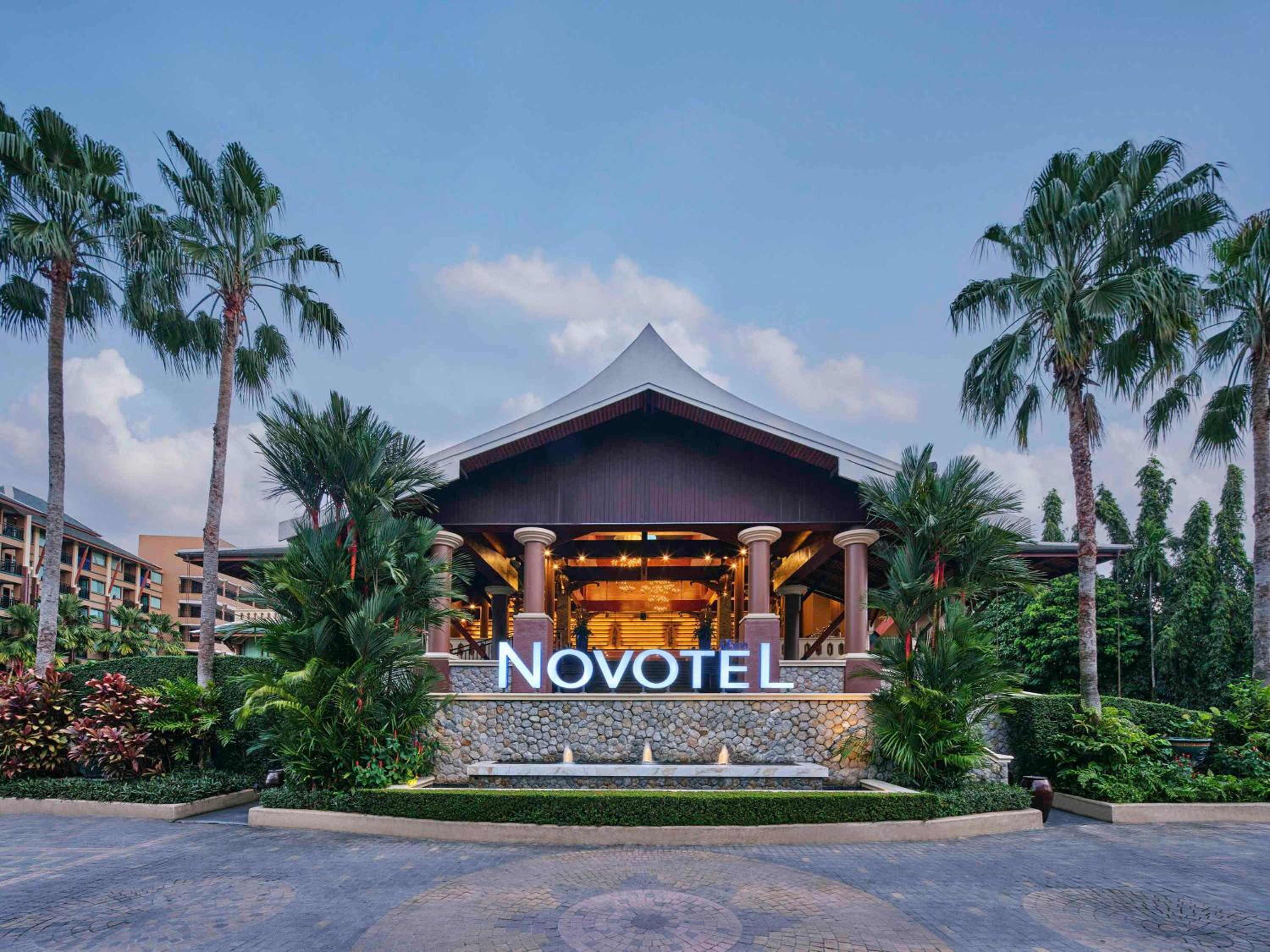 Hotel Novotel Phuket Vintage Park Resort - Image 1