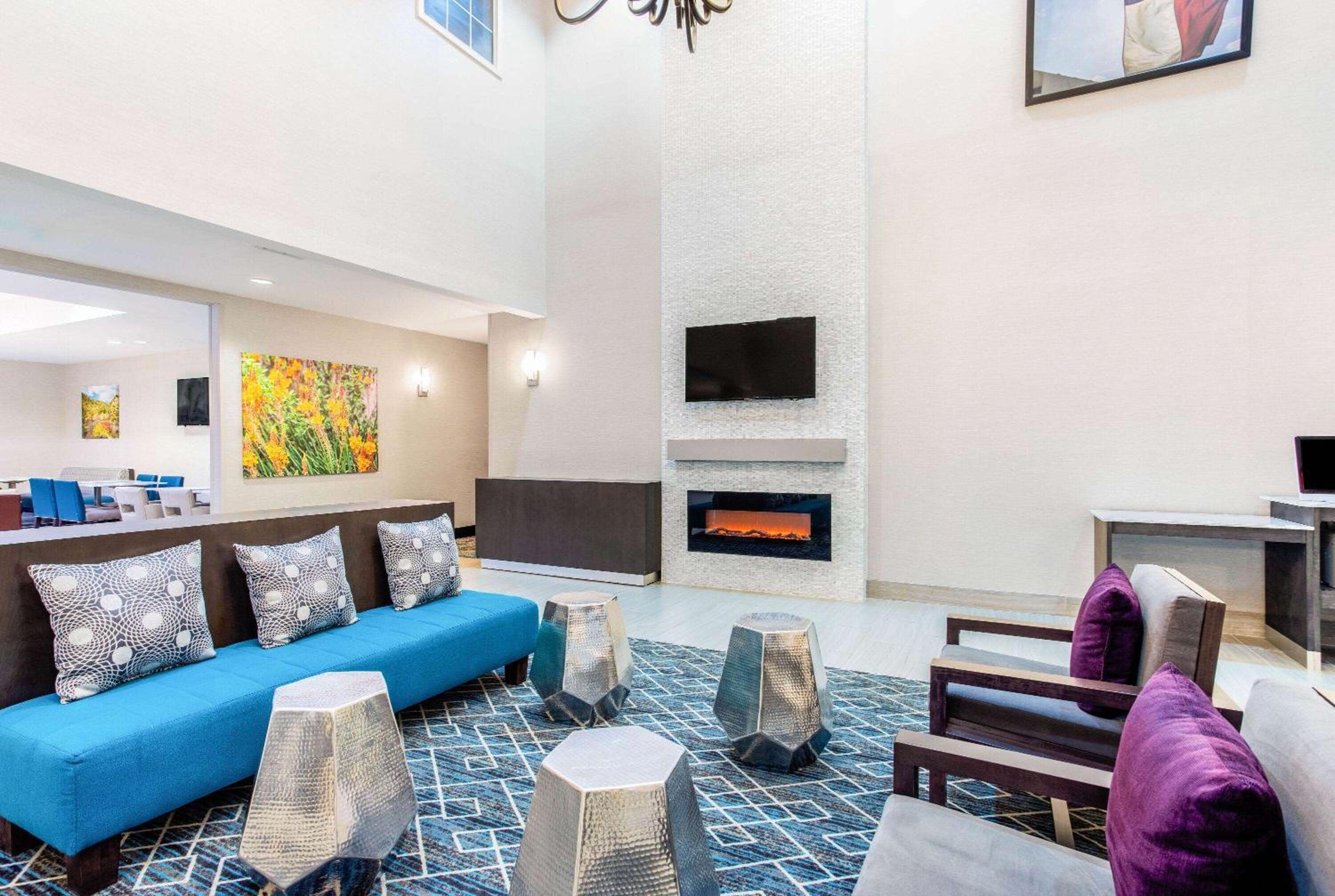 Hillsboro Vacations - La Quinta by Wyndham Hillsboro - Property Image 3