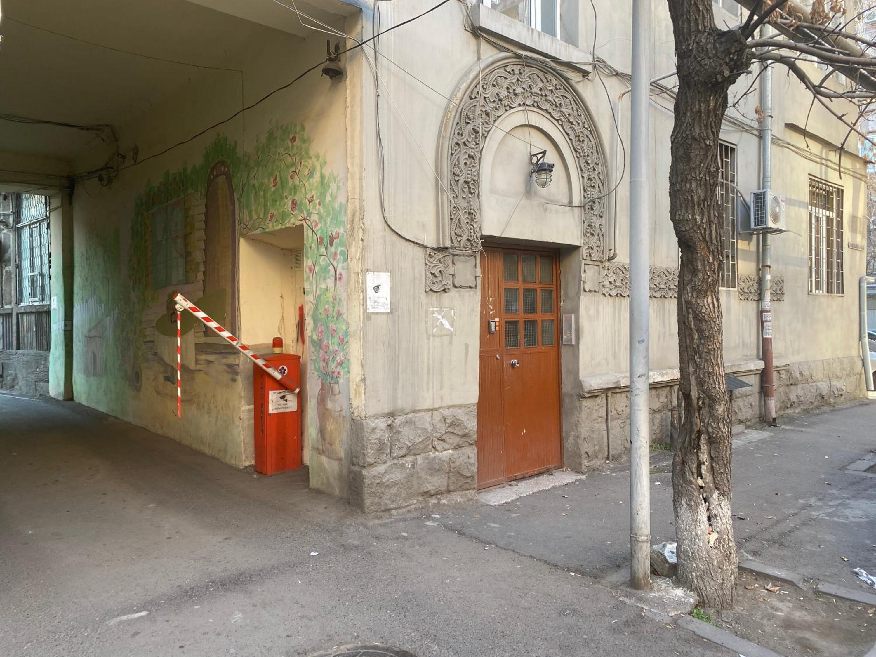 Apartment 52