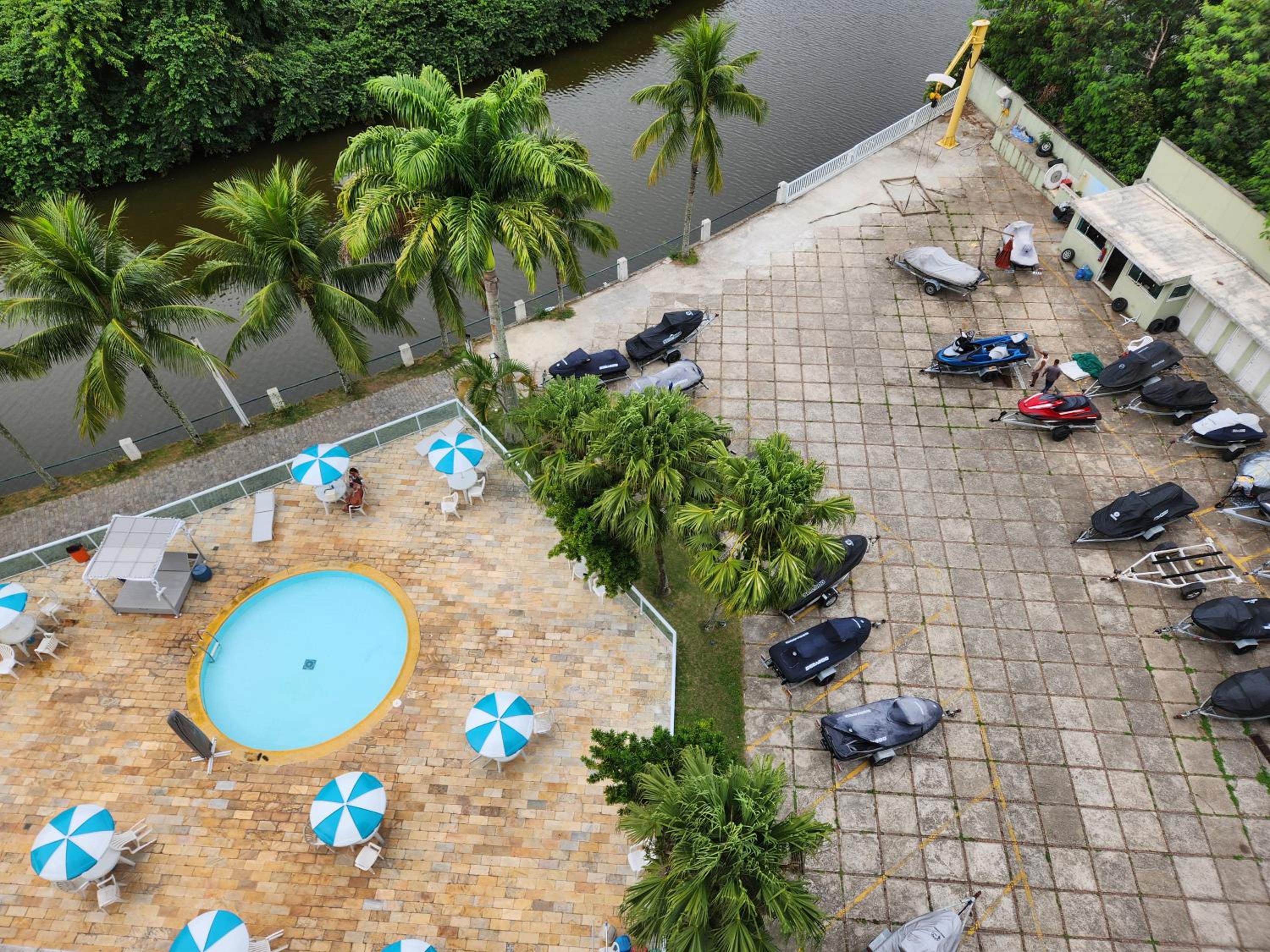 Apart Hotel Alecrim Praia de Camboinhas com Marina pe na areia