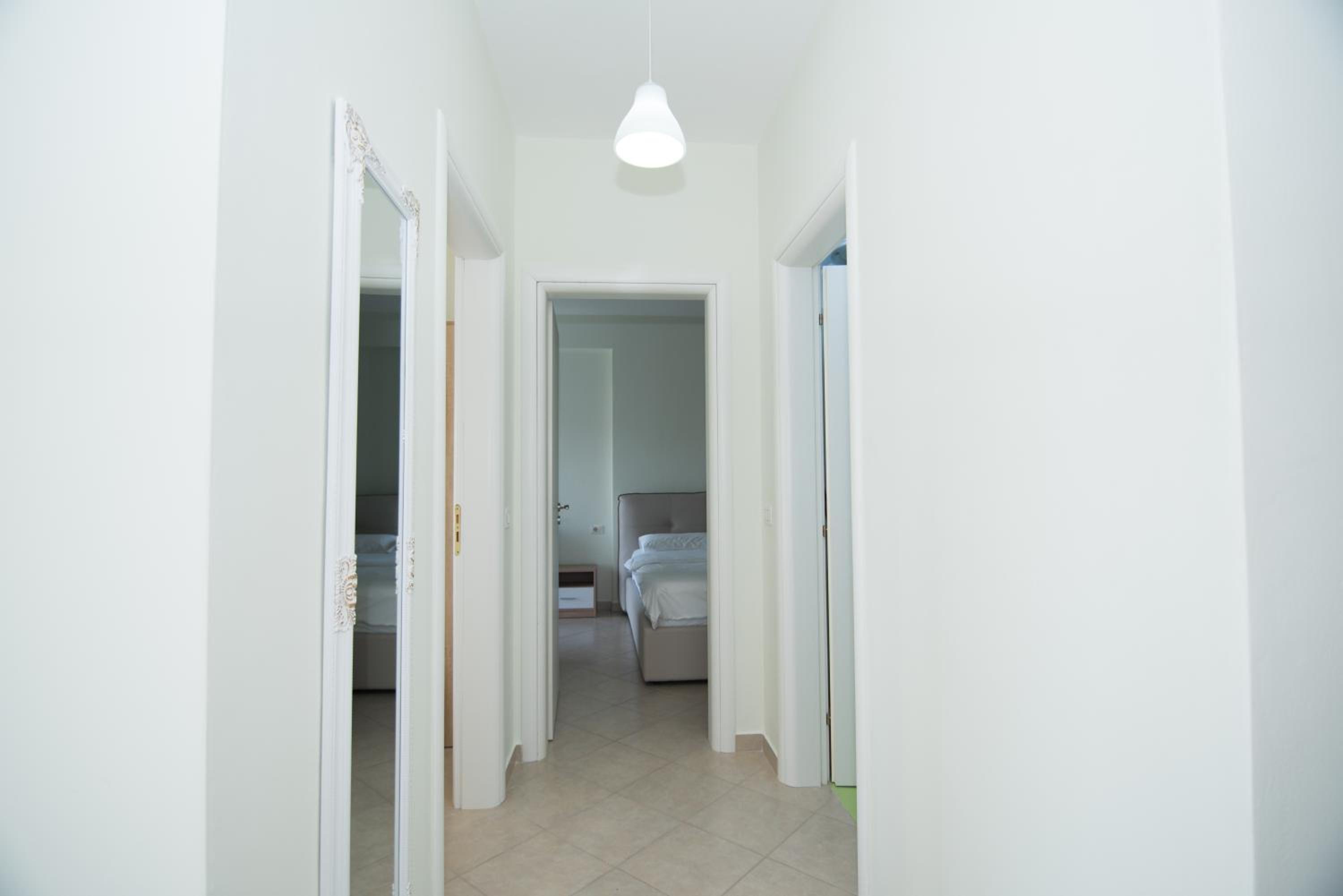 Vlora AR - Spacious modern apartment with a view
