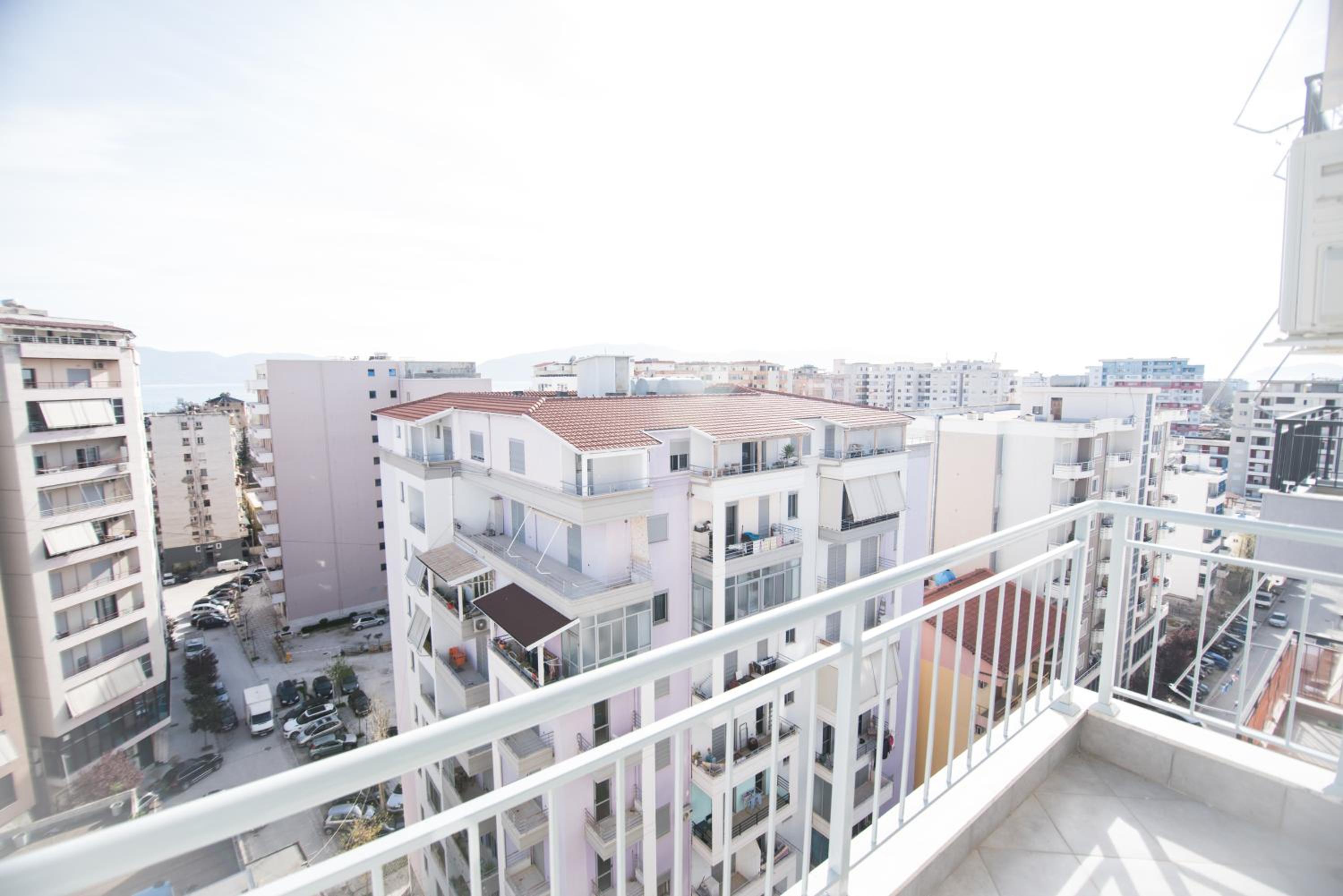 Vlora AR - Spacious modern apartment with a view