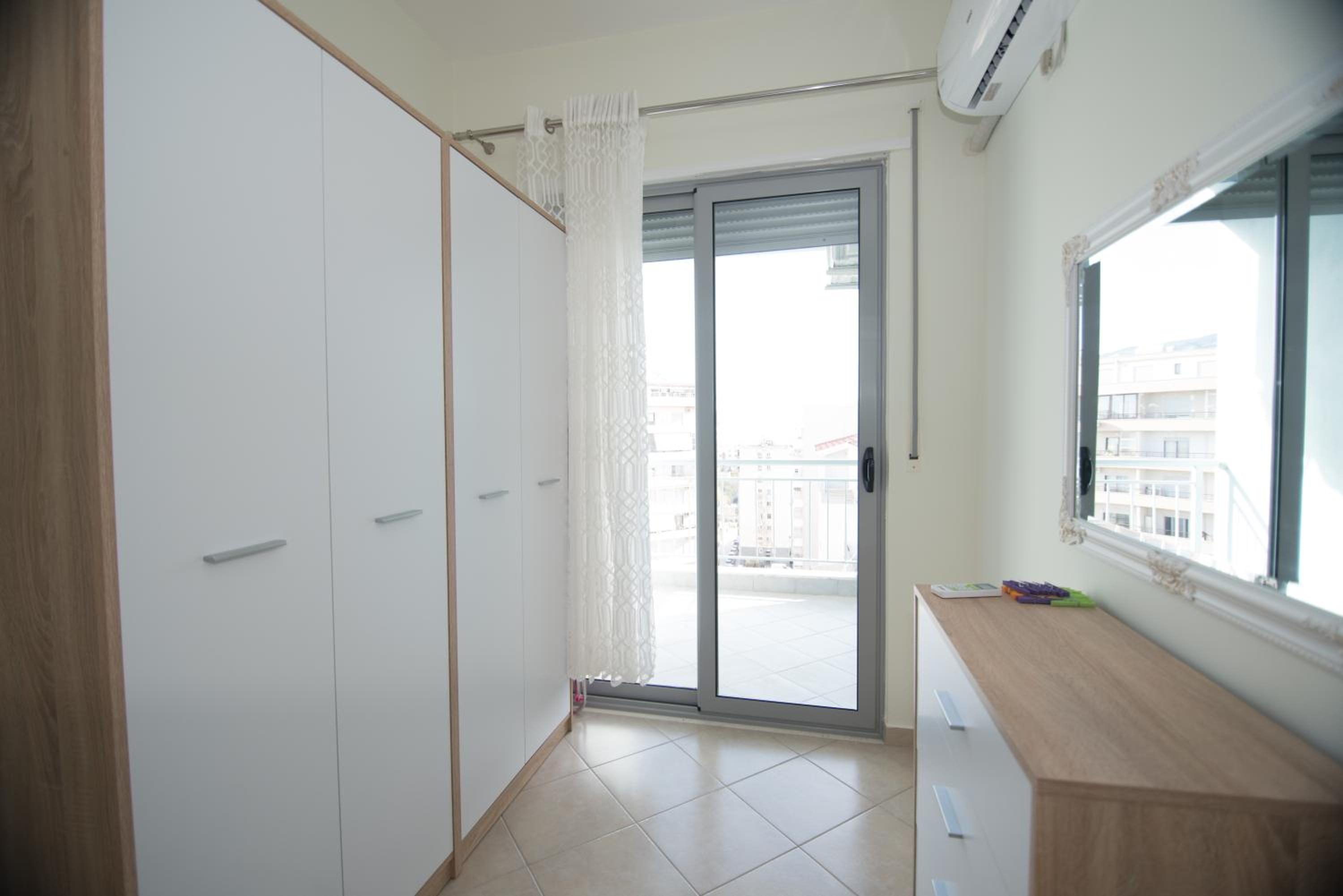 Vlora AR - Spacious modern apartment with a view