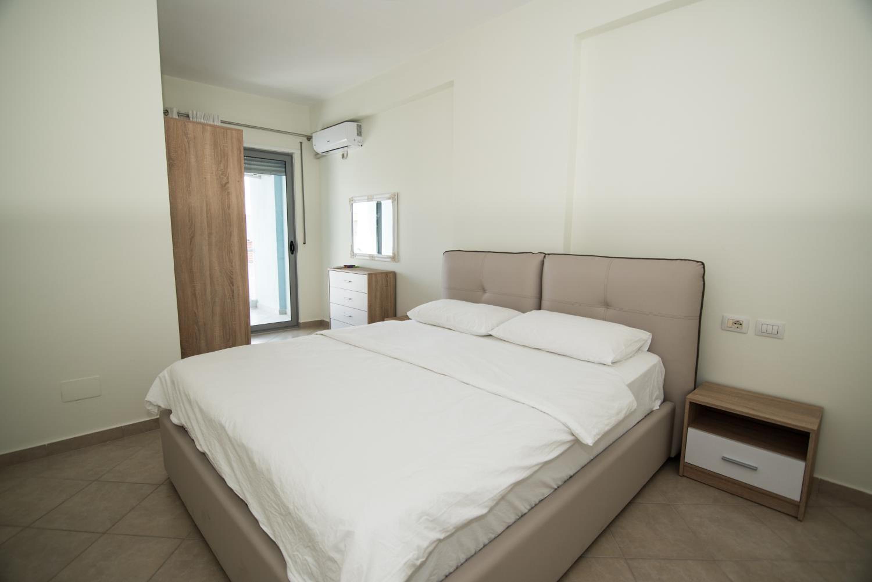 Vlora AR - Spacious modern apartment with a view