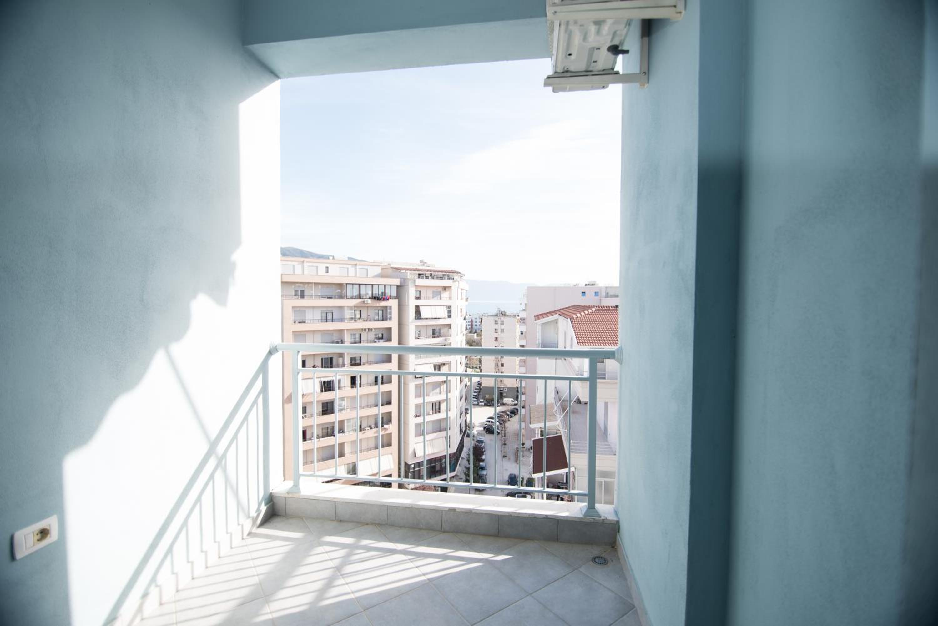 Vlora AR - Spacious modern apartment with a view