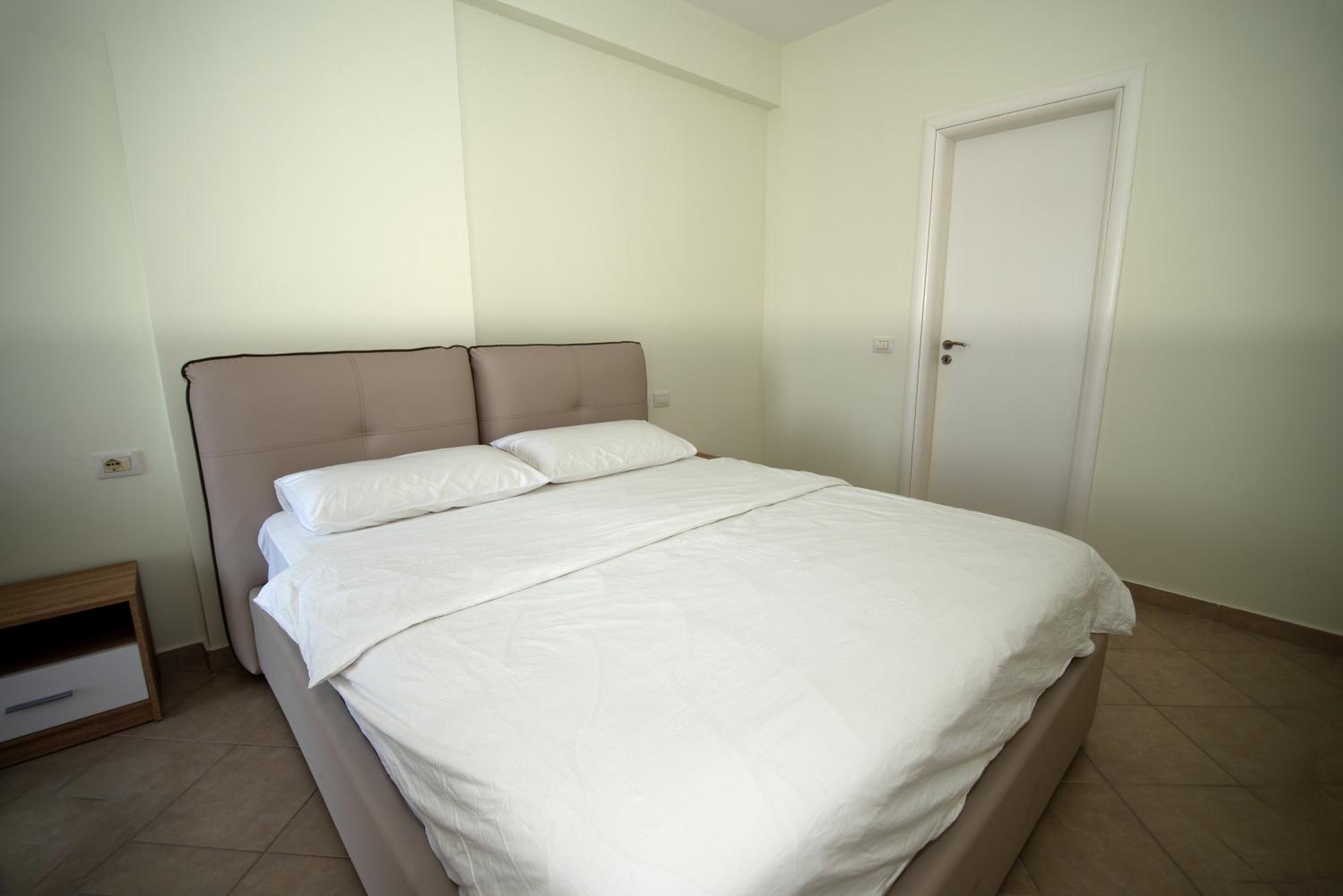 Vlora AR - Spacious modern apartment with a view