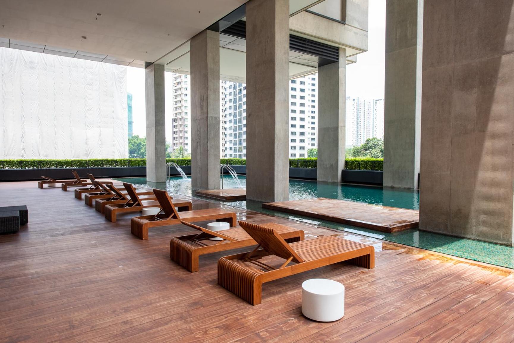 Balcony Netflix 2-6pax at Arcoris Mont Kiara