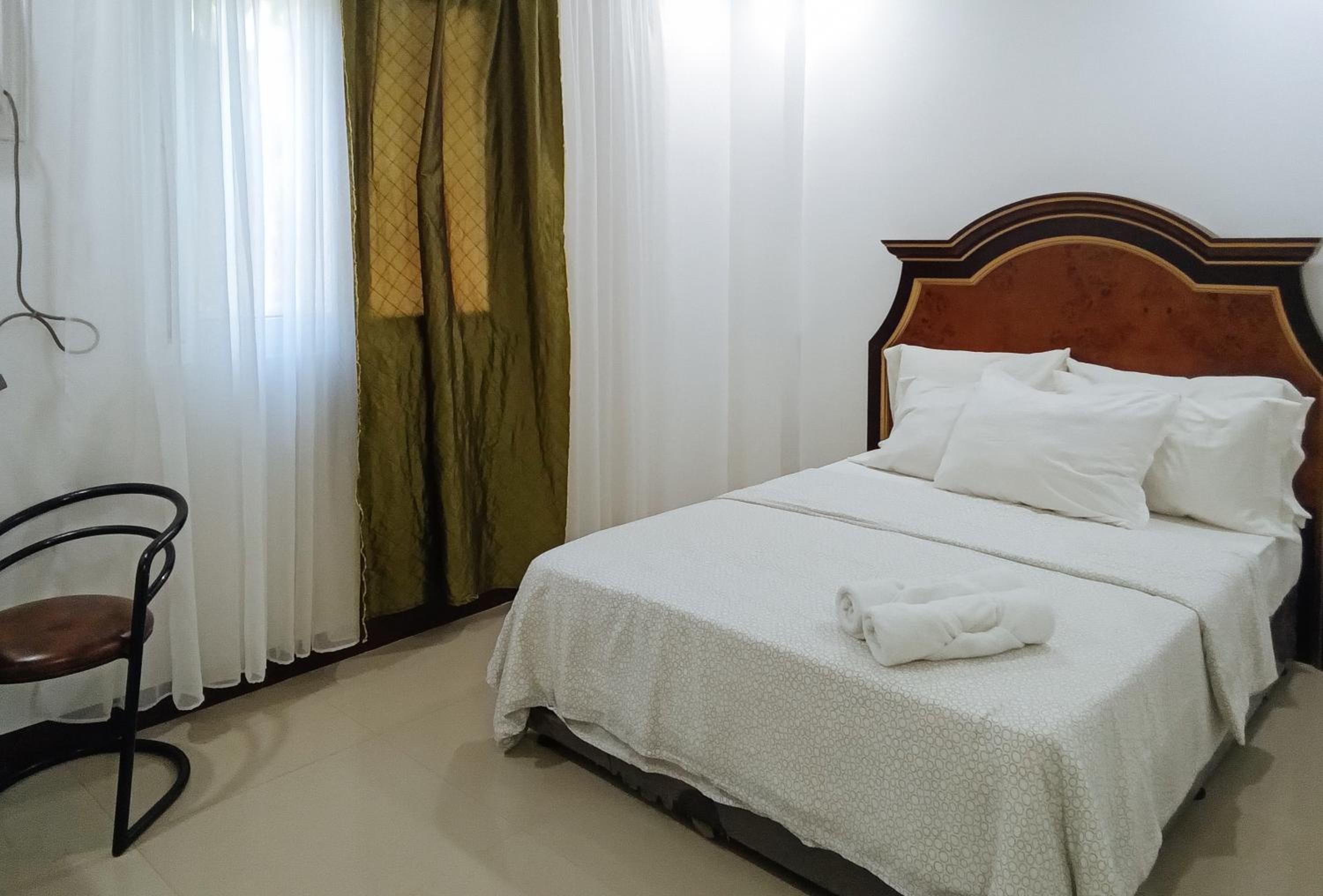 RedDoorz at Caree Boutique Hotel Bulan Sorsogon view 4