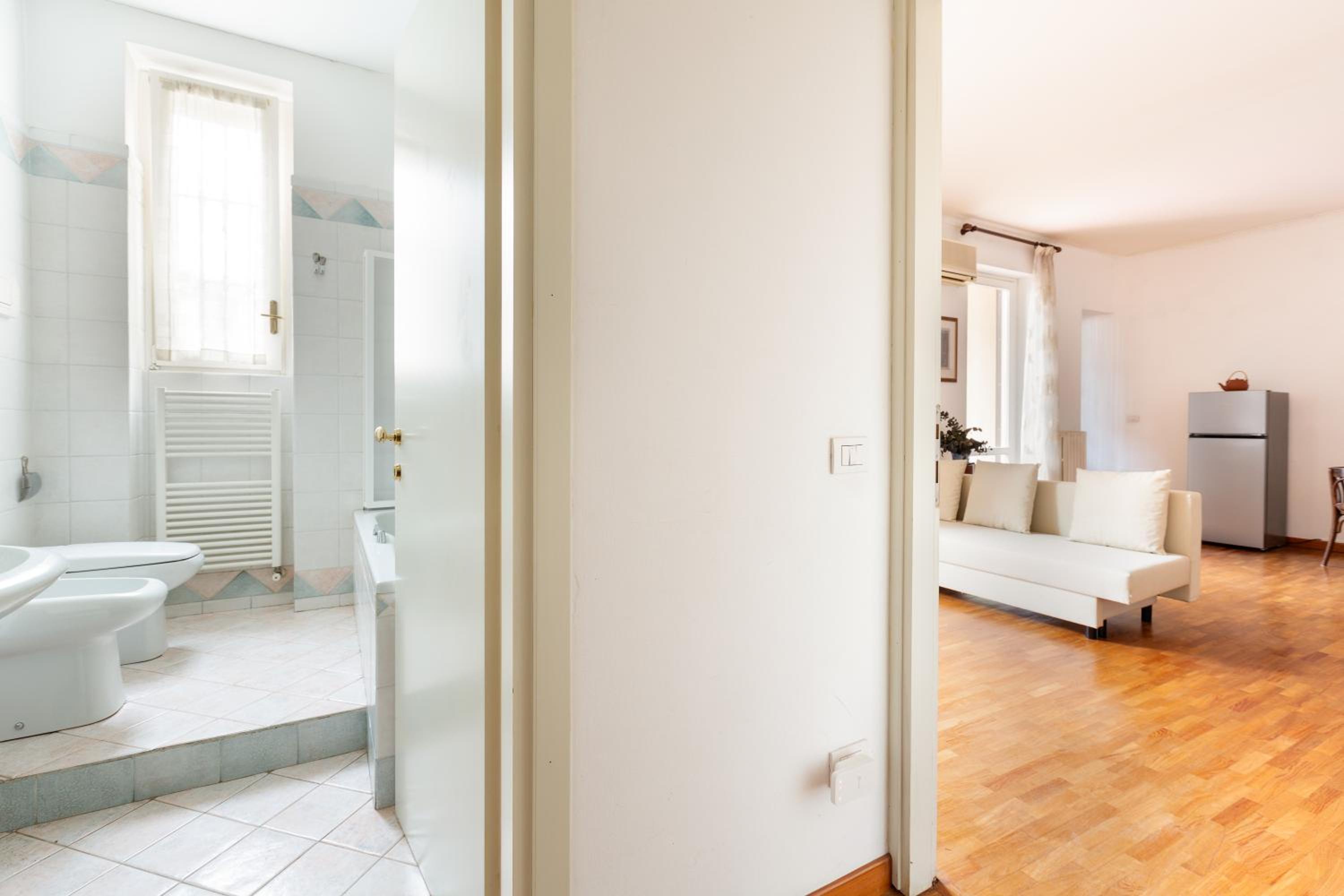 Cozy APT with Balcony - Porta Romana District photo 5
