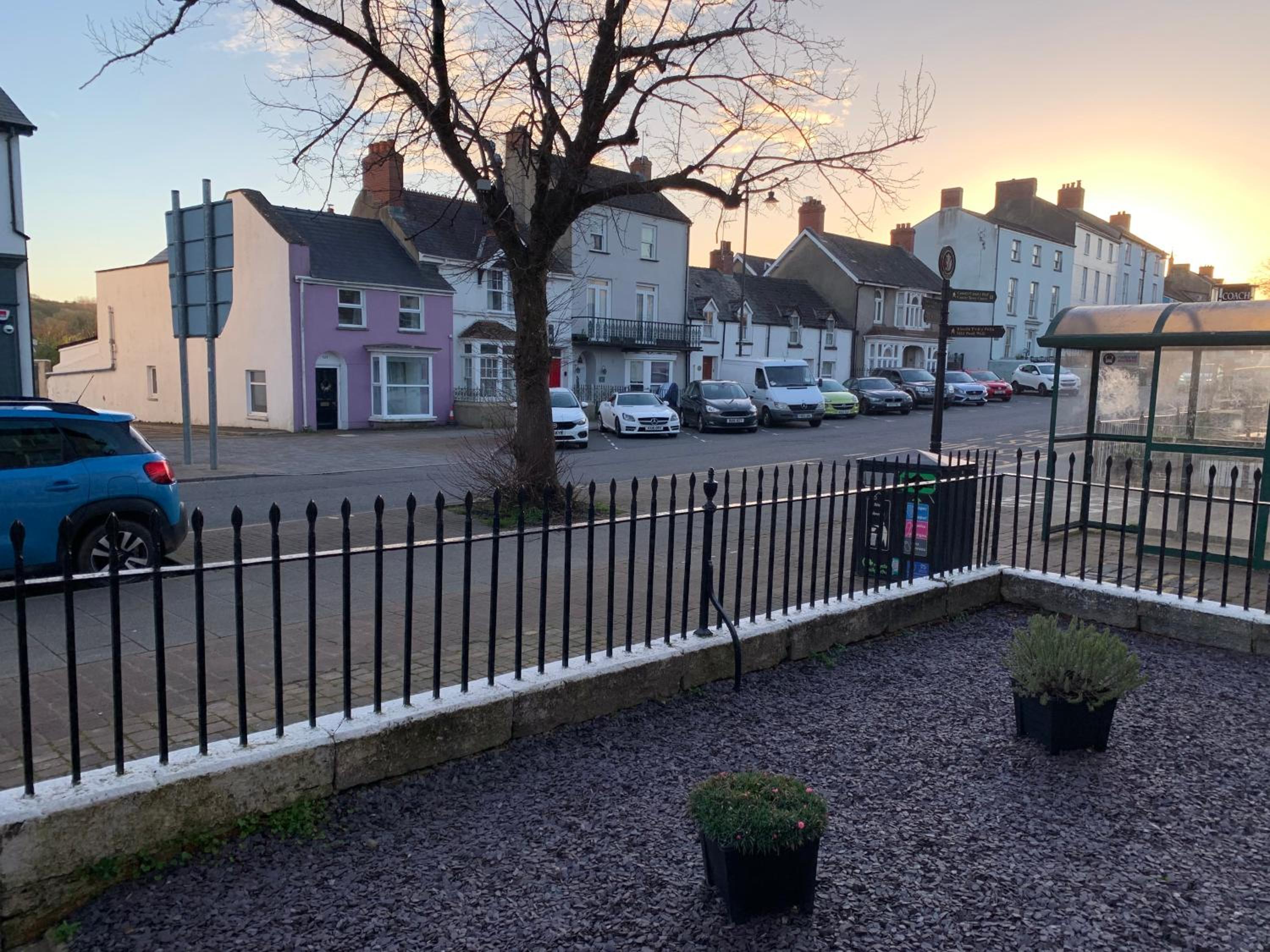 Historic Picturesque Apartment Pembroke